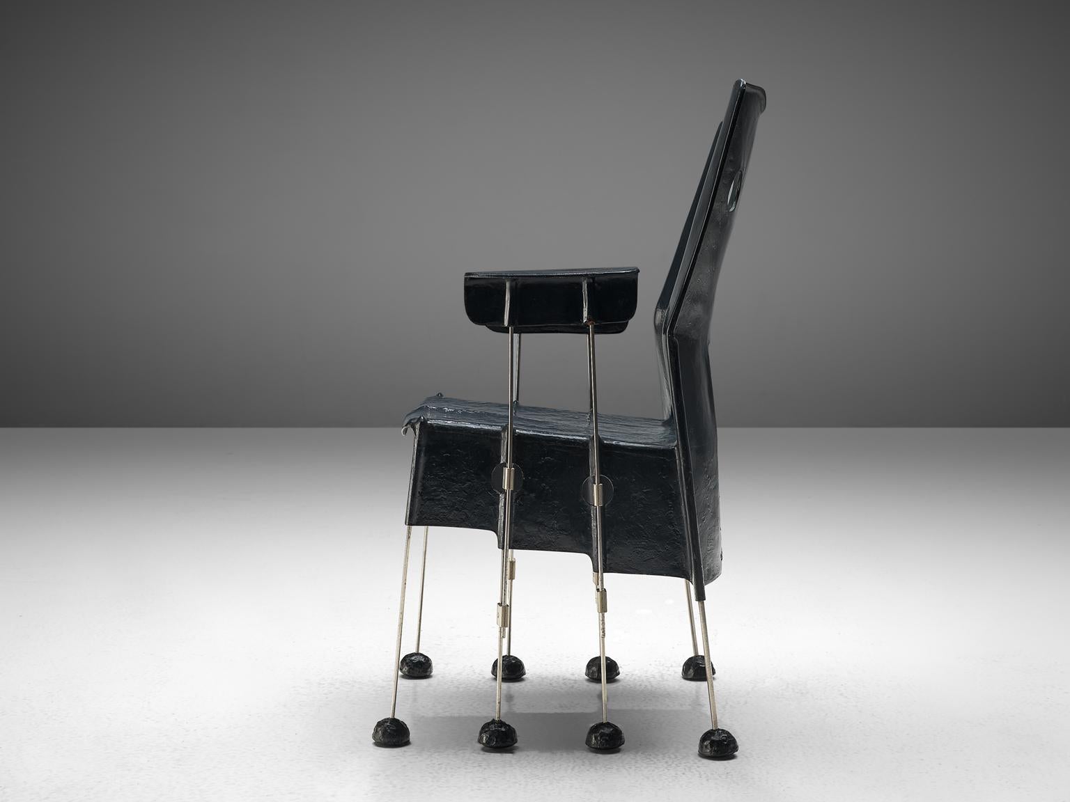 Geatano Pesce, chaise de rue verte, en résine moulée, caoutchouc et acier, Italie, 1984. 

Fauteuil extrêmement rare en première édition par Gaetano Pesce. Cette chaise porte le nom de la rue de New York où Pesce a créé son entreprise. Dans ses