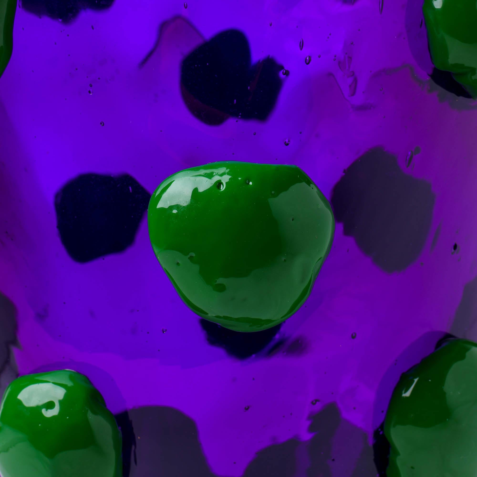 Jarrón Contemporáneo Gaetano Pesce Nugget M Resina Violeta Verde Siglo XXI y contemporáneo en venta