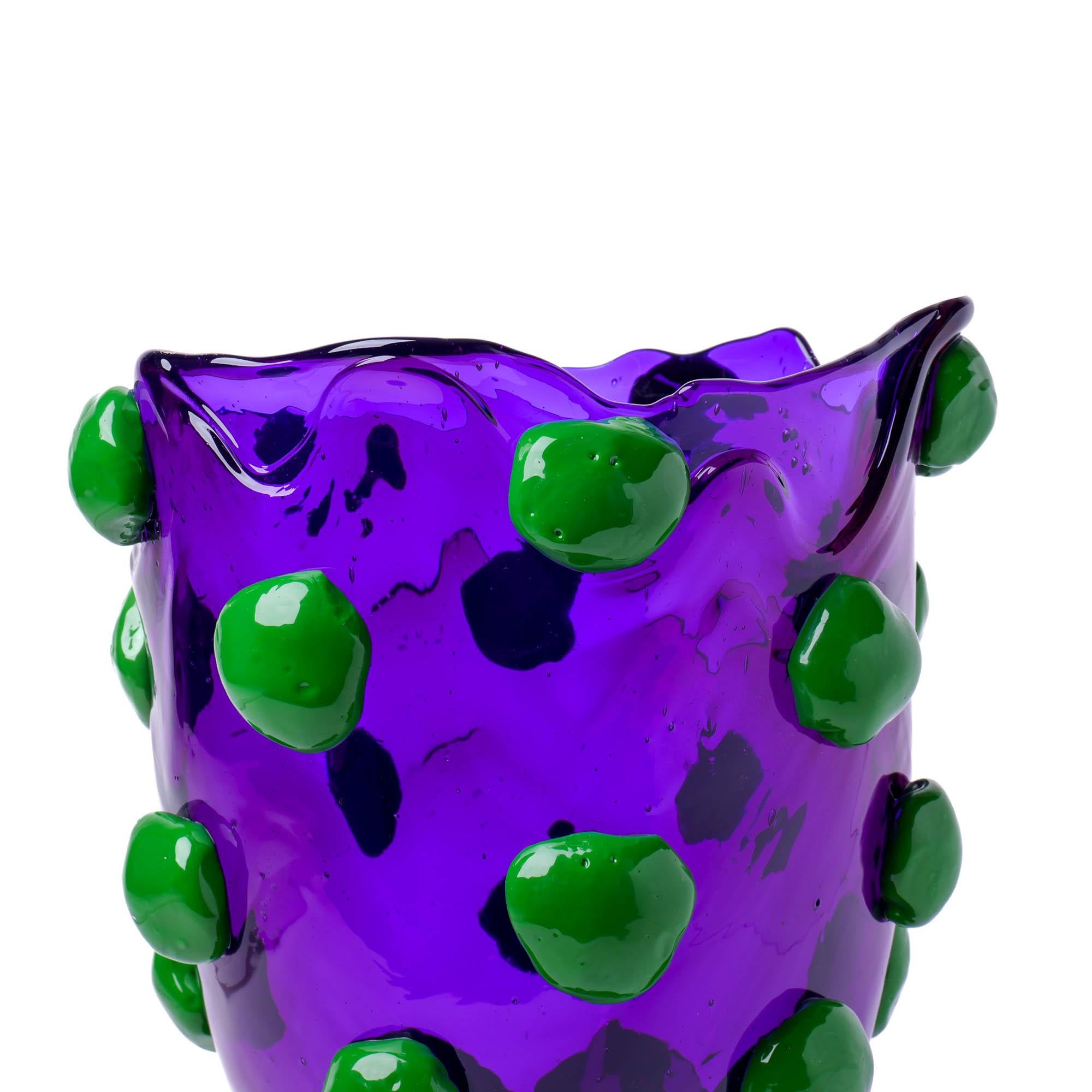 Jarrón Contemporáneo Gaetano Pesce Nugget M Resina Violeta Verde en venta 2