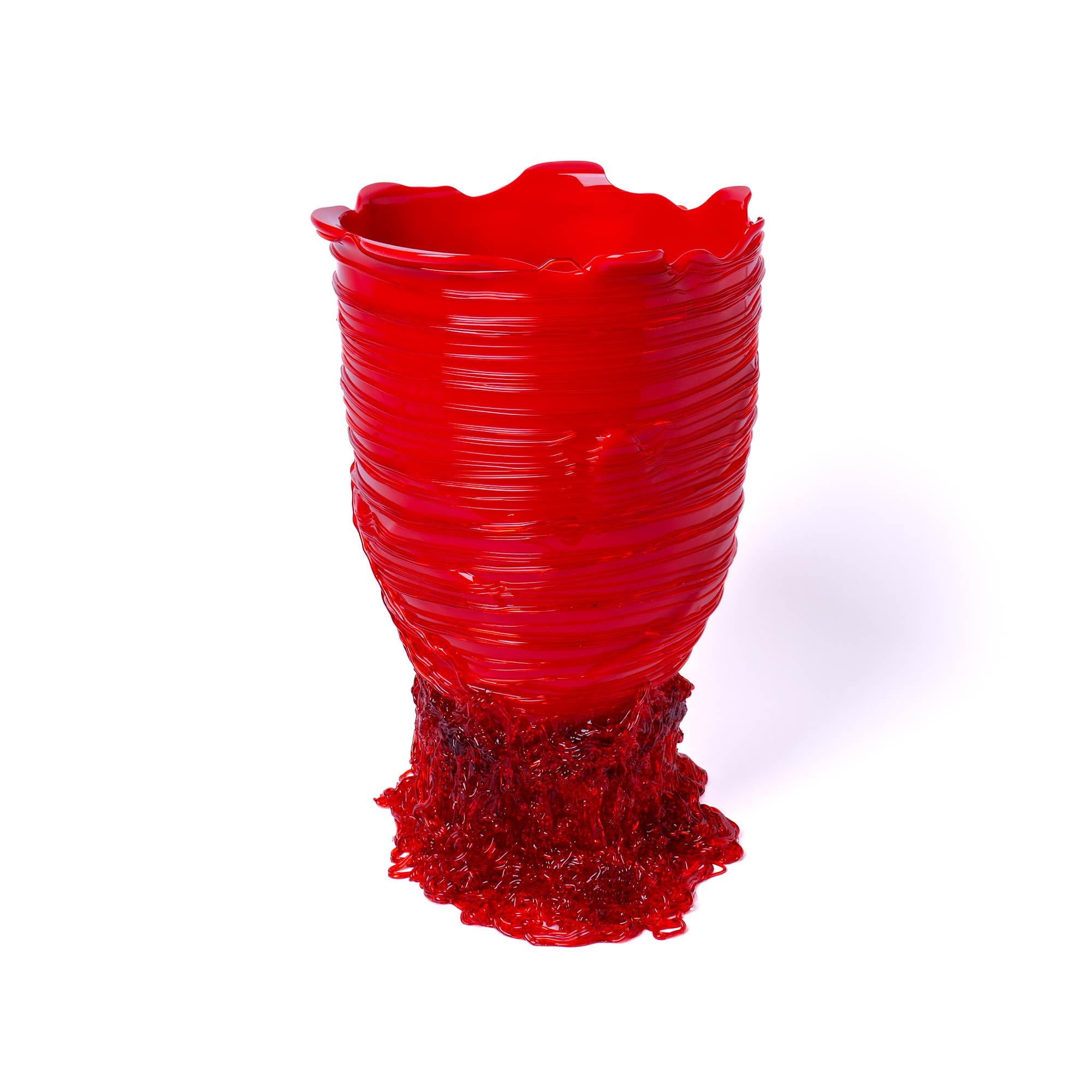 Spaghetti vase, matt and clear red.
Vase in soft resin designed by Gaetano Pesce in 1995 for Fish Design collection.

Measures: L - ø 22cm x H 36cm
Colours: Matt and clear red.
Material: RESIN
Vase in soft resin designed by Gaetano Pesce in 1995 for