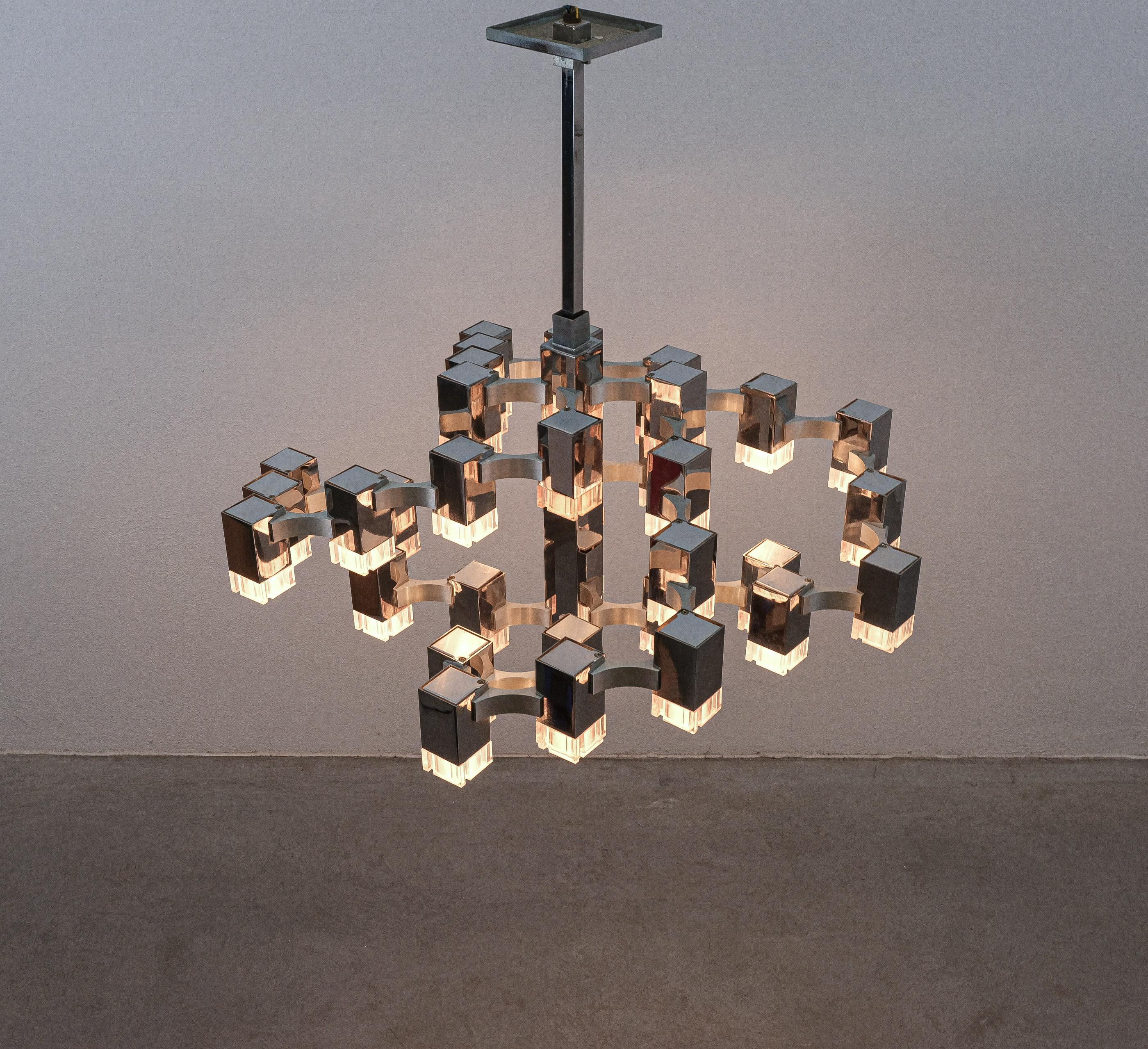 Gaetano Sciolari 37 Lights Cubic Chrome Kronleuchter, Italien, Mid-Century Modern 4