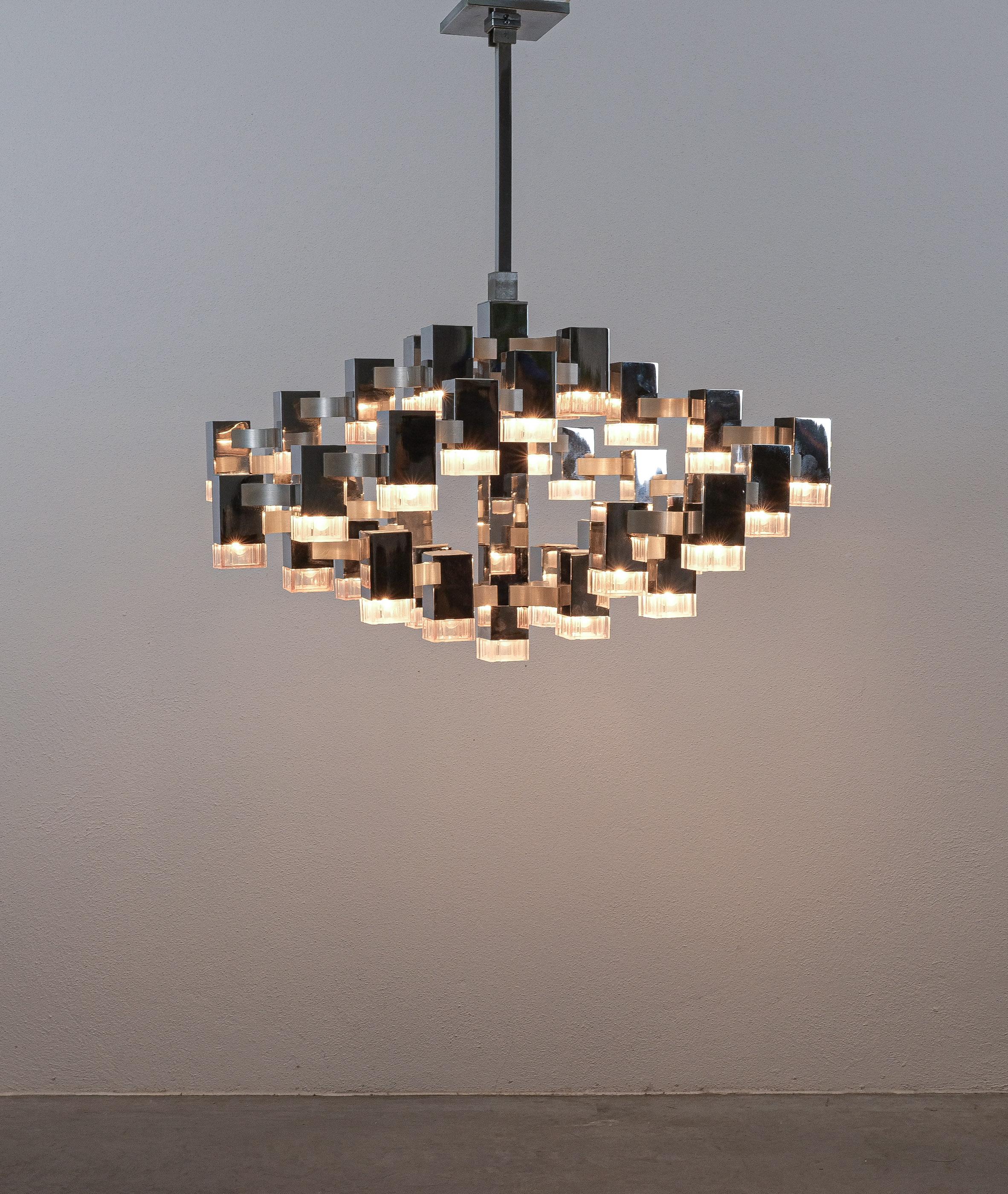 Gaetano Sciolari 37 Lights Cubic Chrome Kronleuchter, Italien, Mid-Century Modern (Ende des 20. Jahrhunderts)
