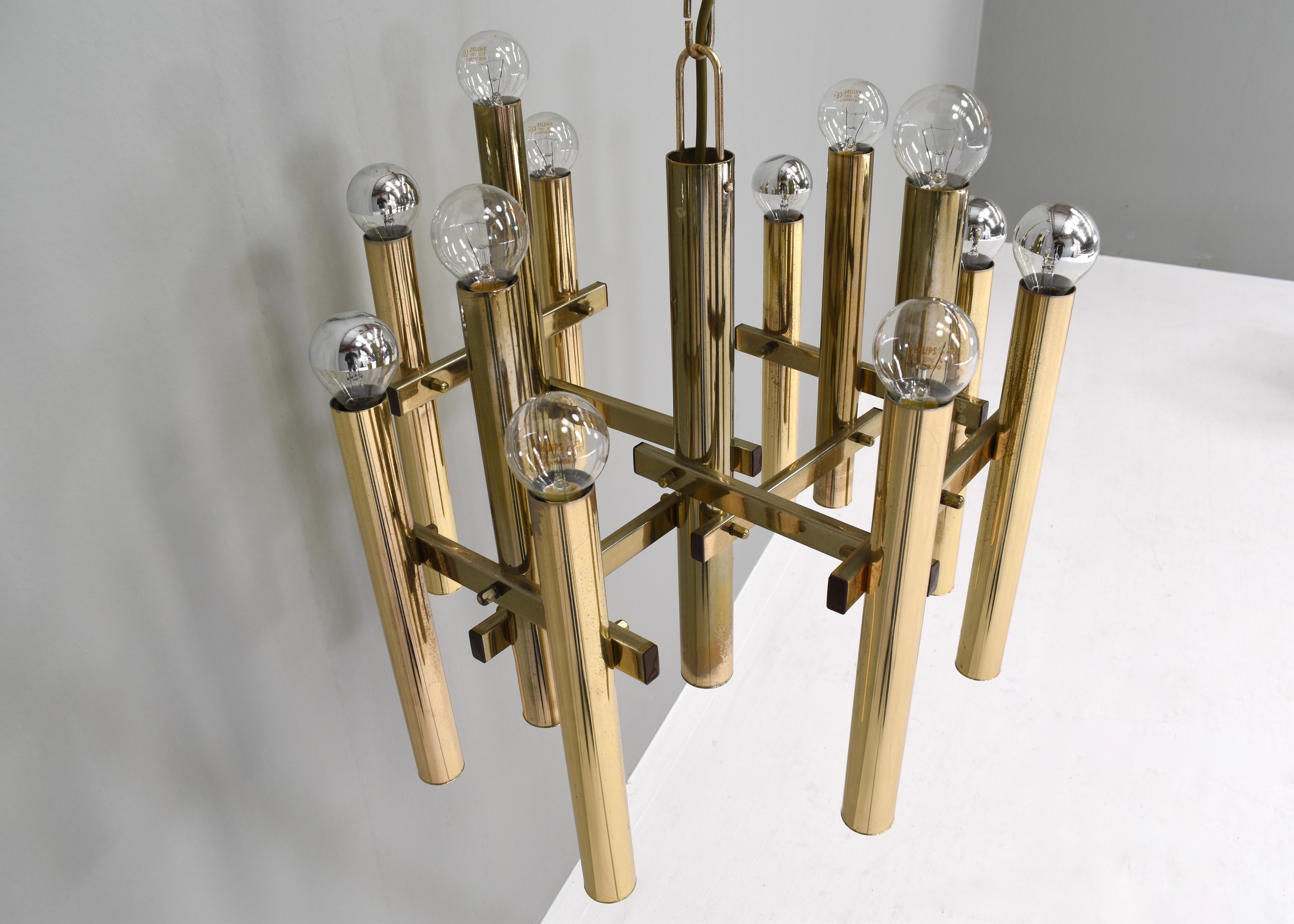 Late 20th Century Gaetano Sciolari Chandelier 12 Spot Brass Pendant Lamp, Italy, circa 1970 For Sale