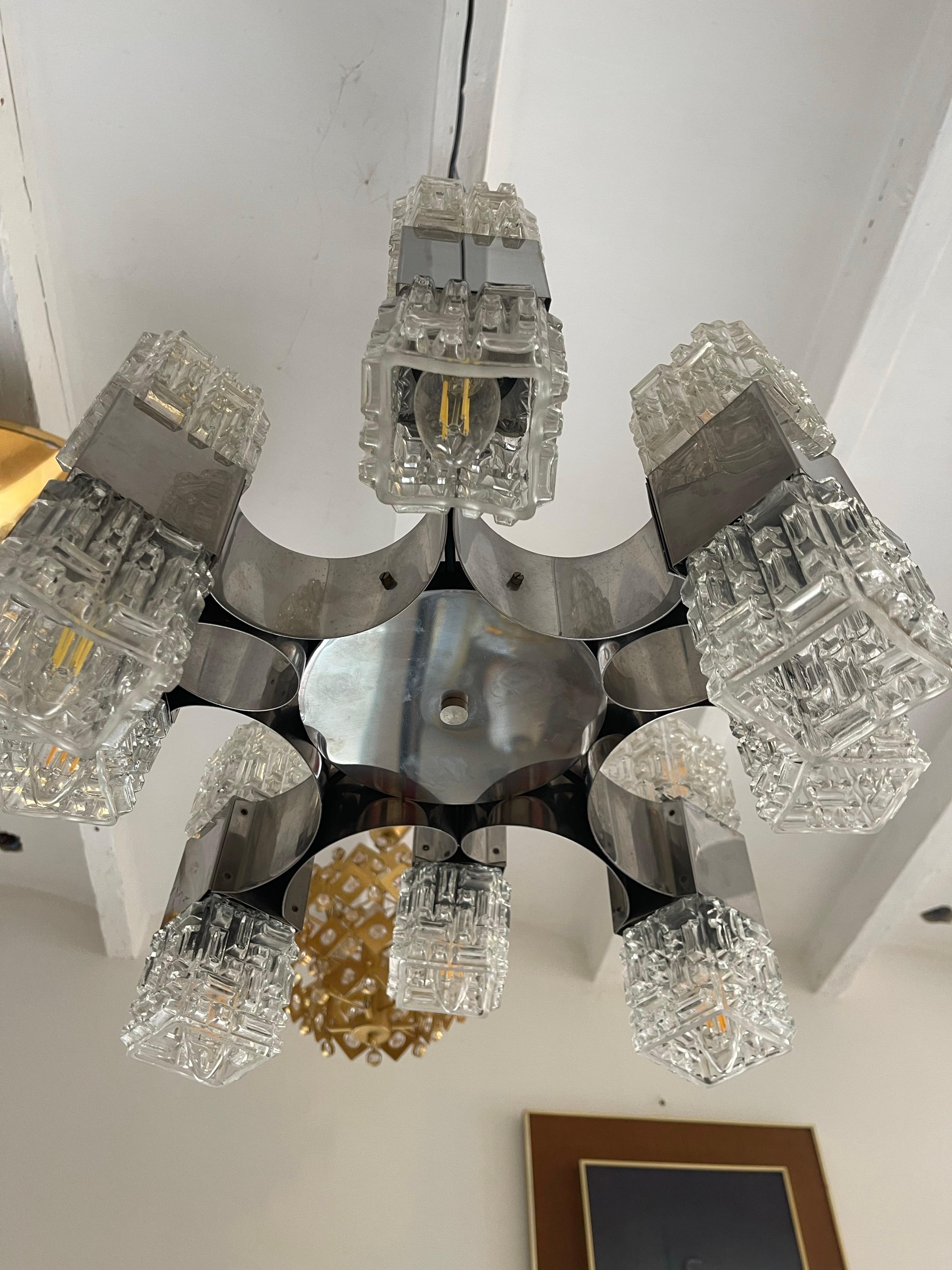 Gaetano Sciolari chandelier 16 lights glass with chrome structure, Italy 1960s mediados del siglo XX en venta