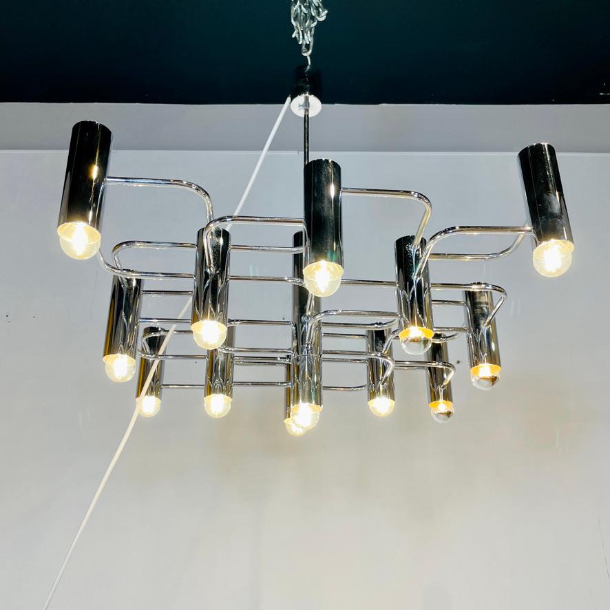 Metà XX secolo Lampadario Gaetano Sciolari in metallo cromato con 13 sorgenti luminose in vendita