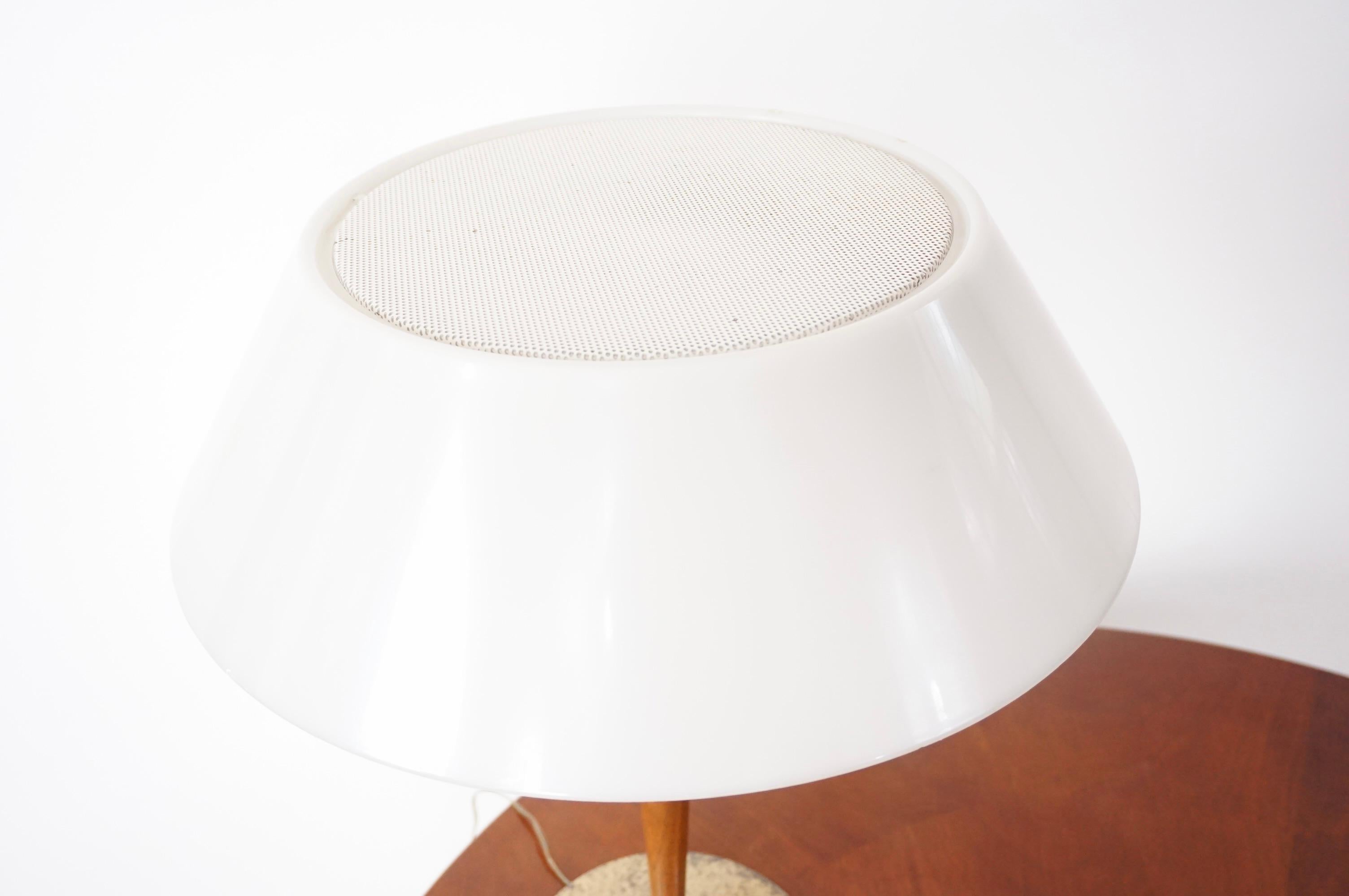 Gaetano Sciolari fine table lamp, brass, walnut, white plexiglass mod. A/1  1960 For Sale 3