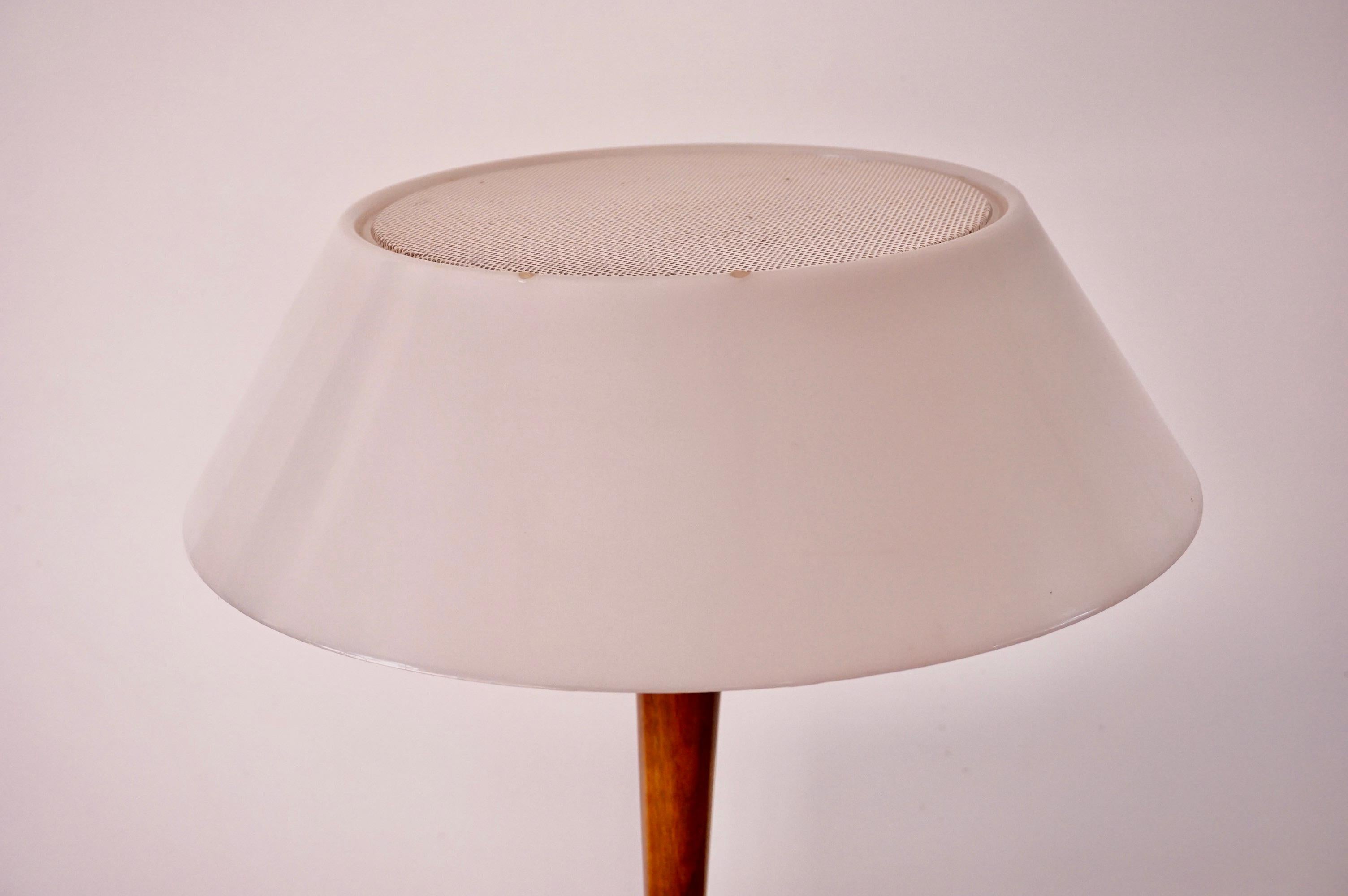 Gaetano Sciolari fine table lamp, brass, walnut, white plexiglass mod. A/1  1960 For Sale 5