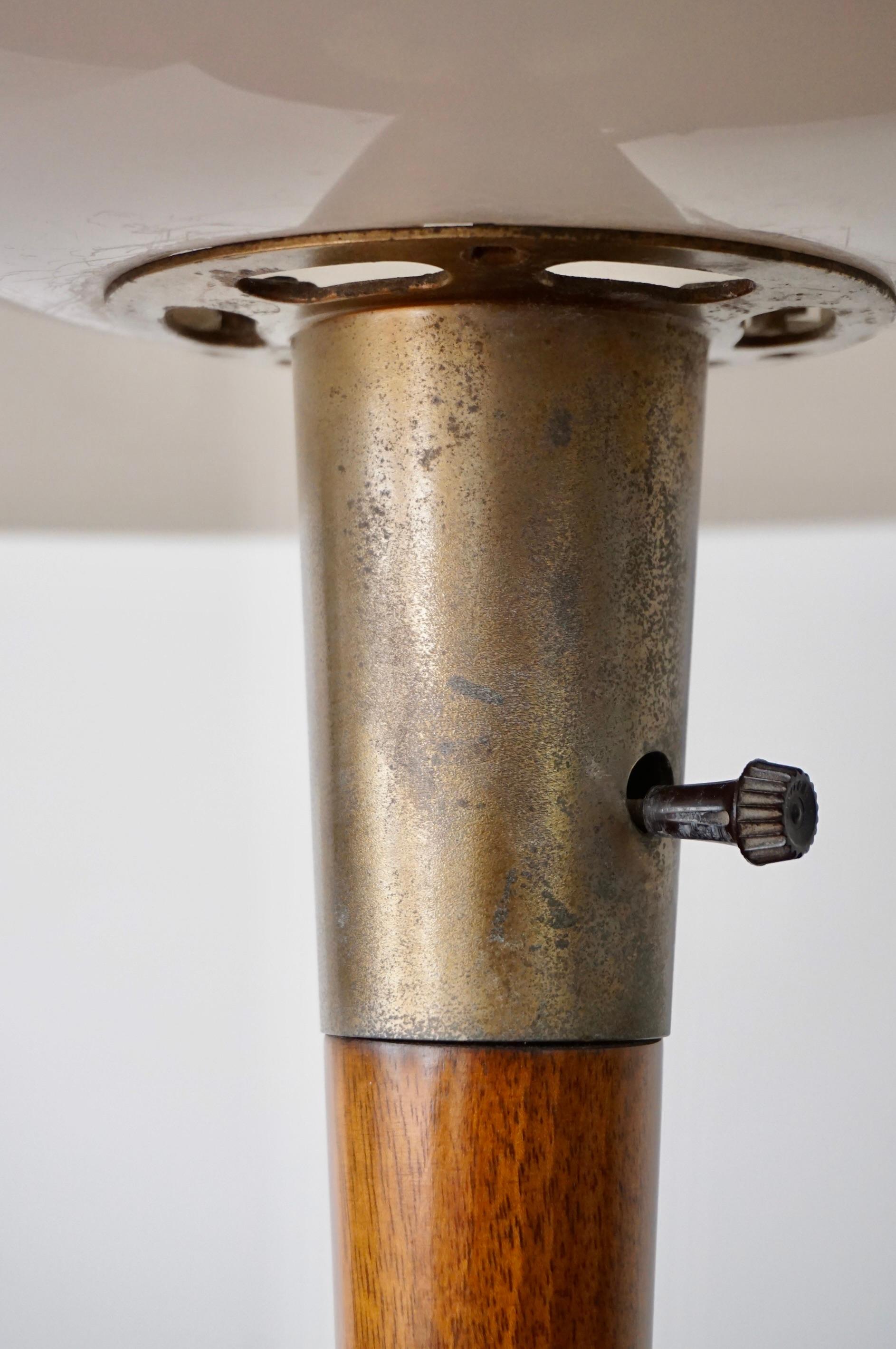 Gaetano Sciolari fine table lamp, brass, walnut, white plexiglass mod. A/1  1960 For Sale 6