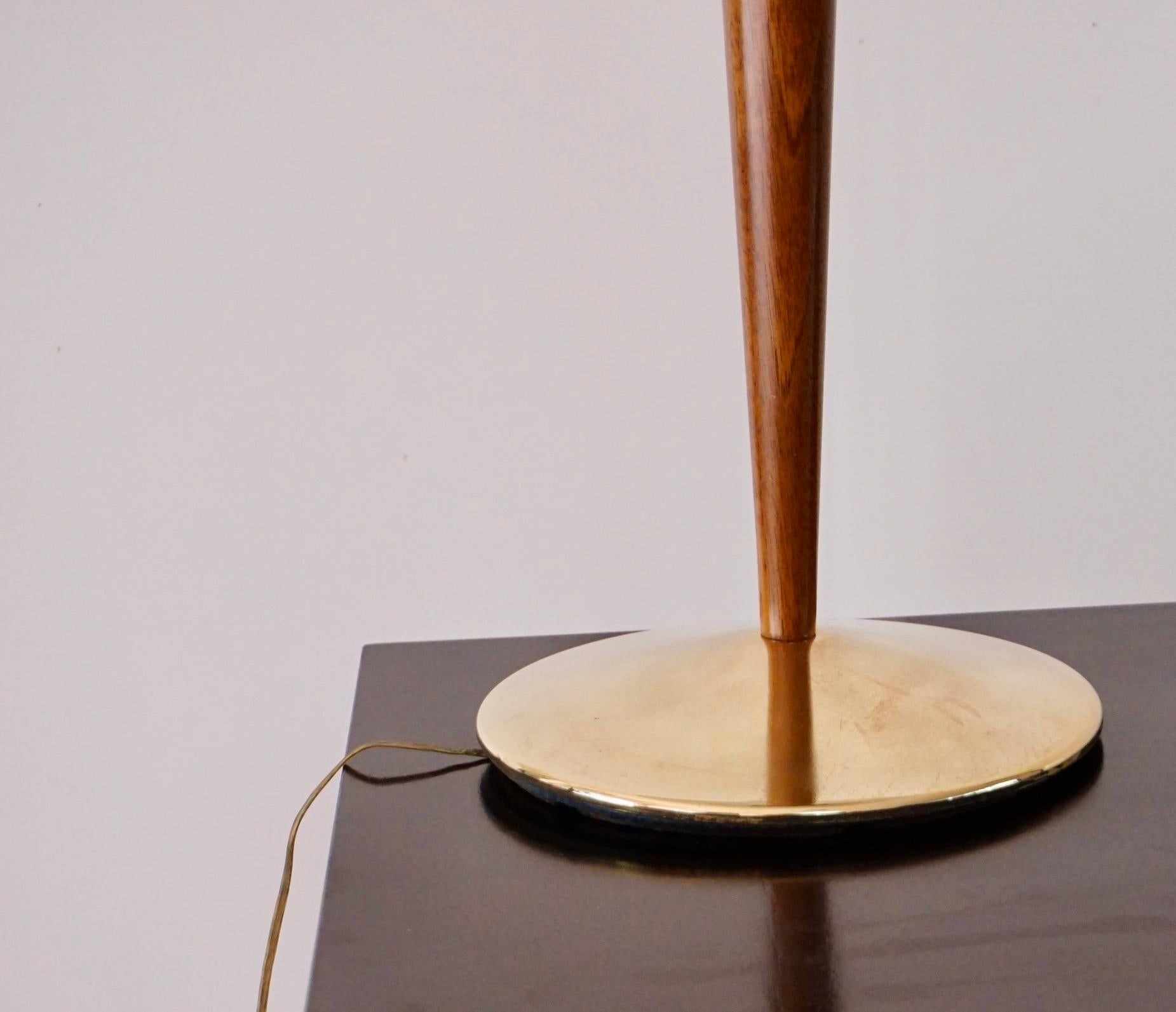 Mid-20th Century Gaetano Sciolari fine table lamp, brass, walnut, white plexiglass mod. A/1  1960 For Sale