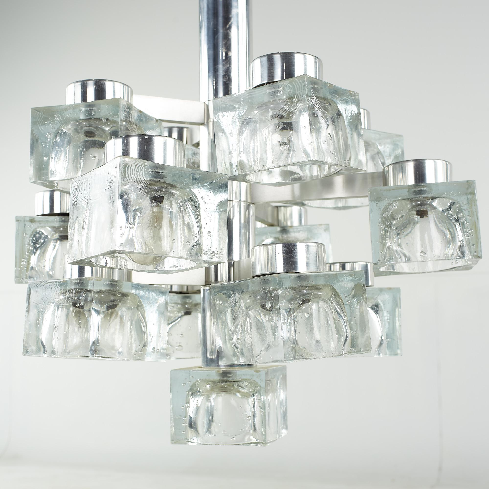 Gaetano Sciolari for Lightolier MCM Italian Chrome and Glass Ice Cube Chandelier In Good Condition For Sale In Countryside, IL