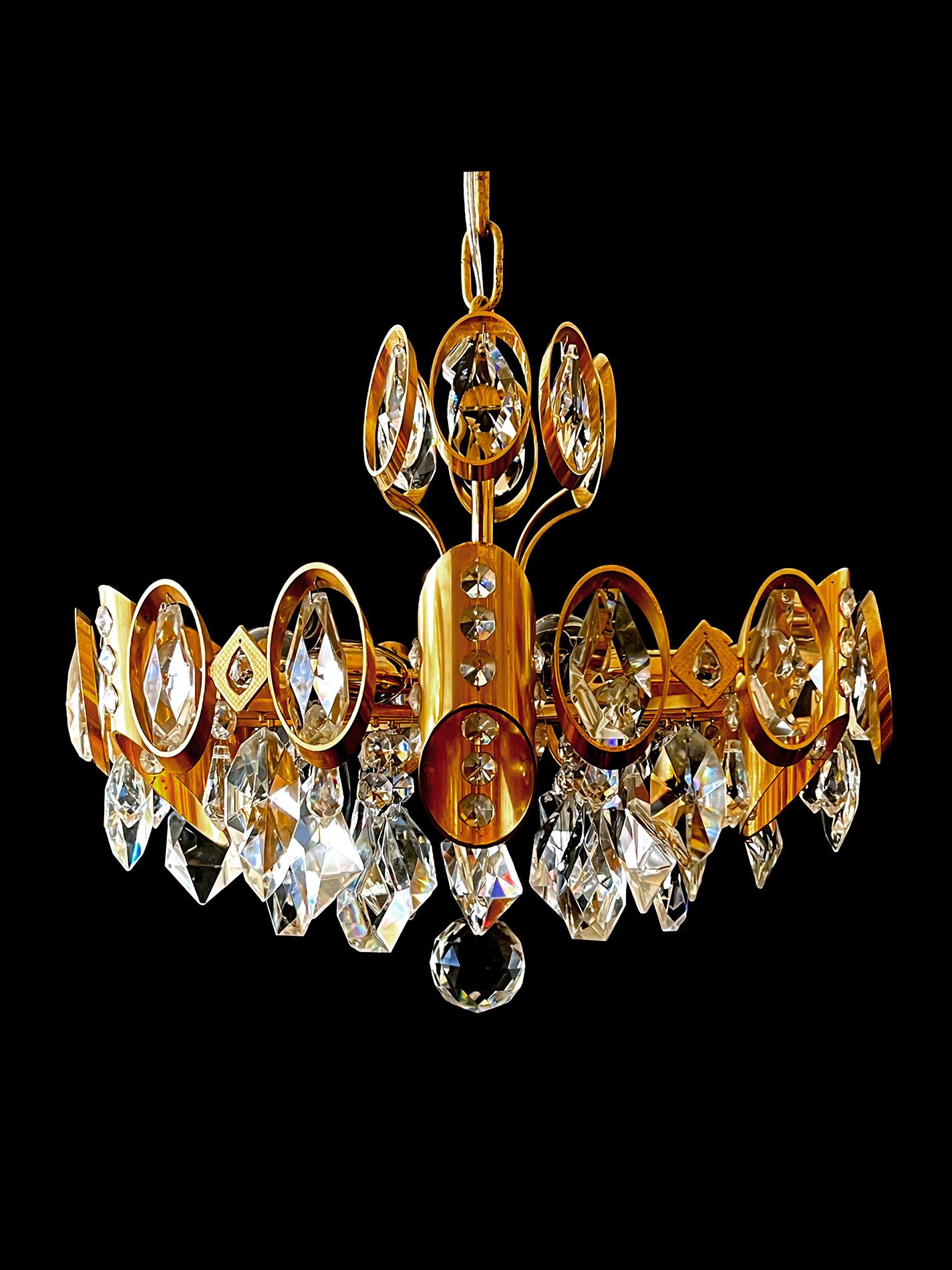 Hollywood Regency Lustre à 6 lumières en laiton doré et cristal de Gaetano Sciolari pour Palwa  en vente