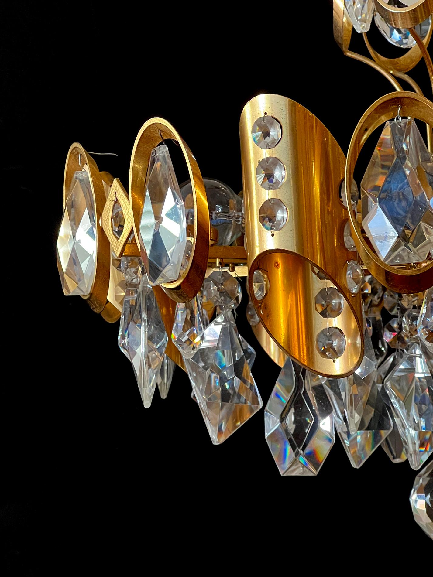 Milieu du XXe siècle Lustre à 6 lumières en laiton doré et cristal de Gaetano Sciolari pour Palwa  en vente