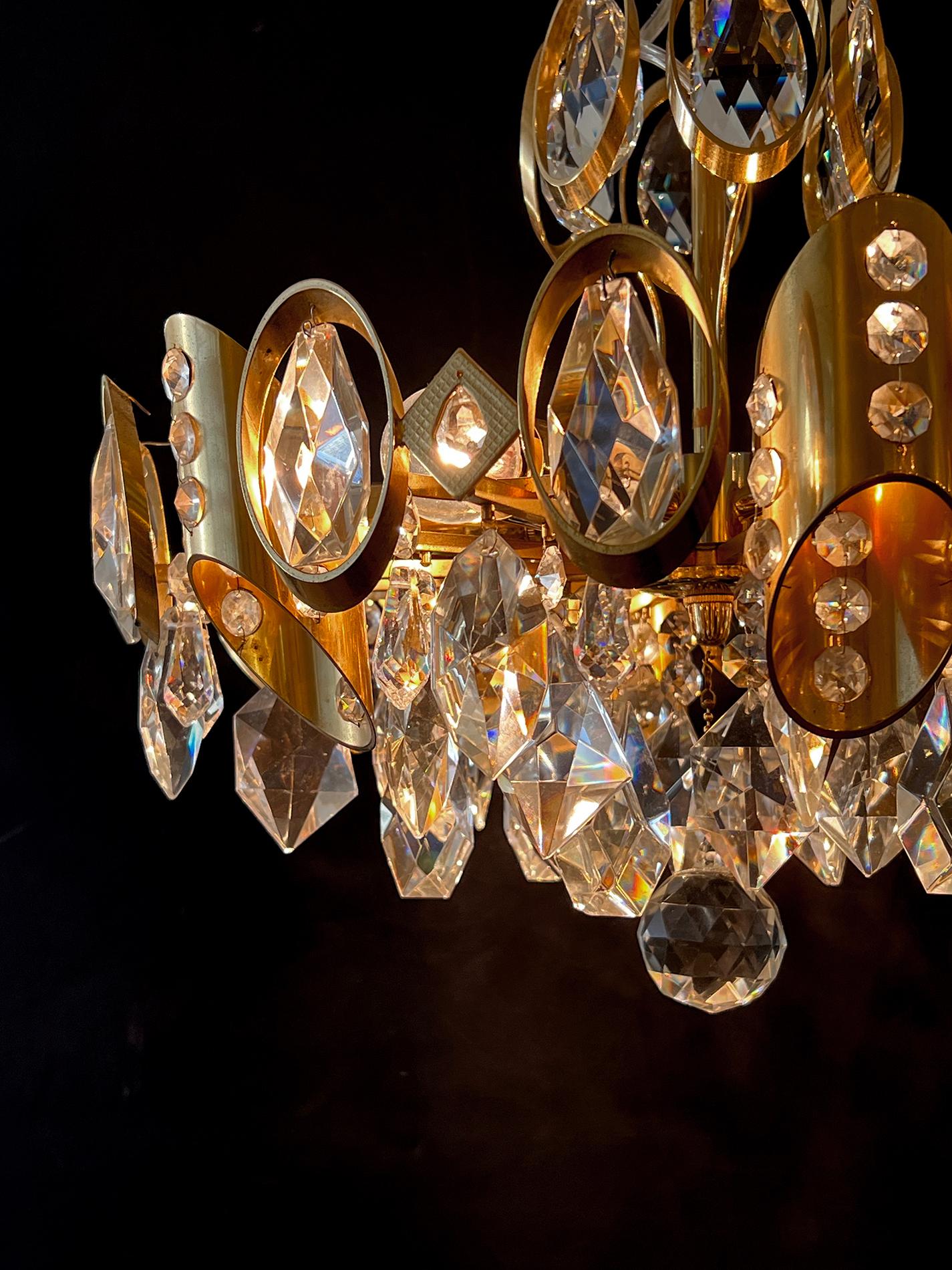Lustre à 6 lumières en laiton doré et cristal de Gaetano Sciolari pour Palwa  en vente 1