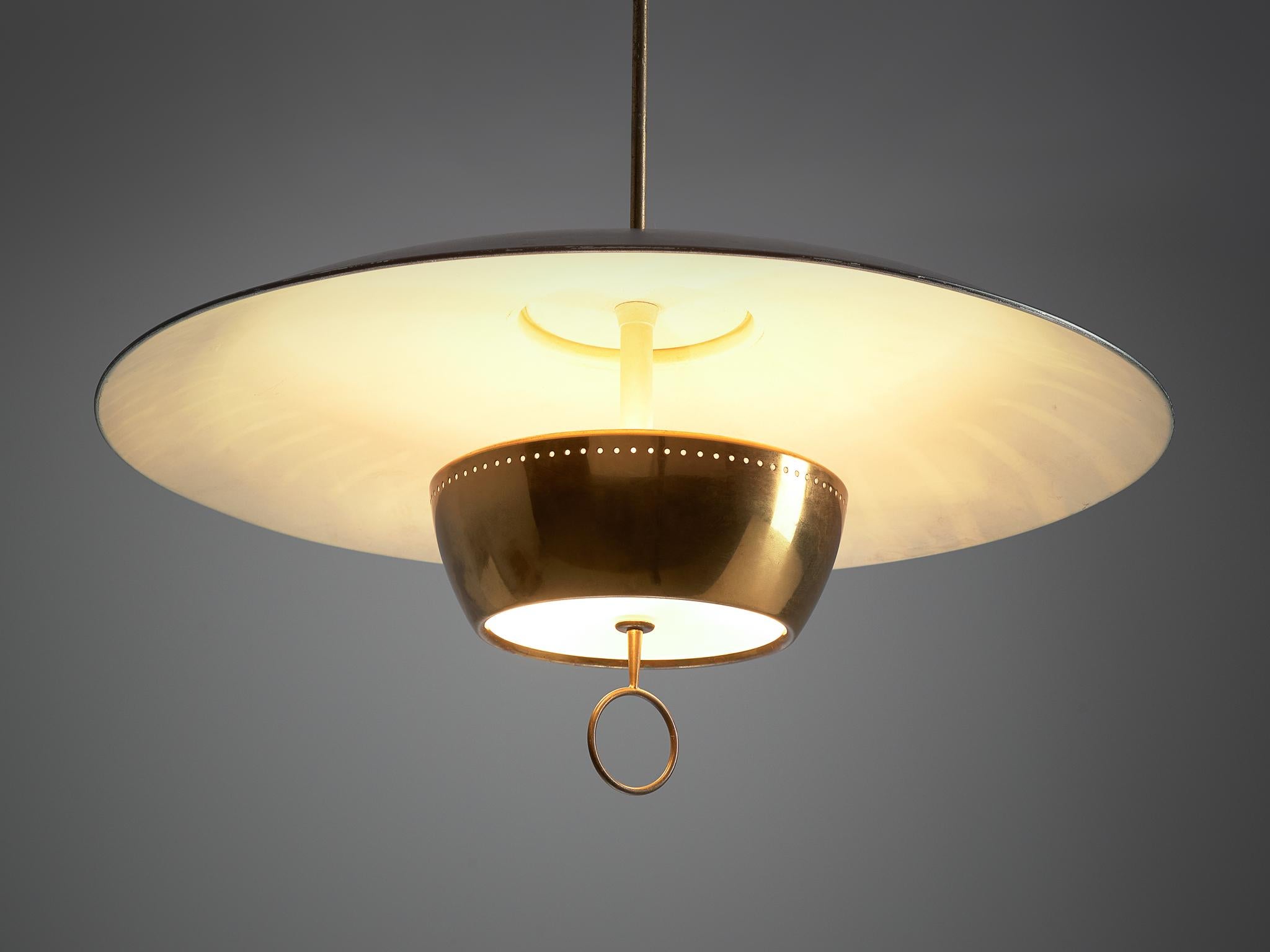 Gaetano Sciolari for Stilnovo, ceiling light model 1244, metal, brass, Italy, 1950

Elegant and modern pendant in nickel-plated pendant with black coated shade by Sciolari. Adjustable in height due the counterweight. Nickel-plated ring with