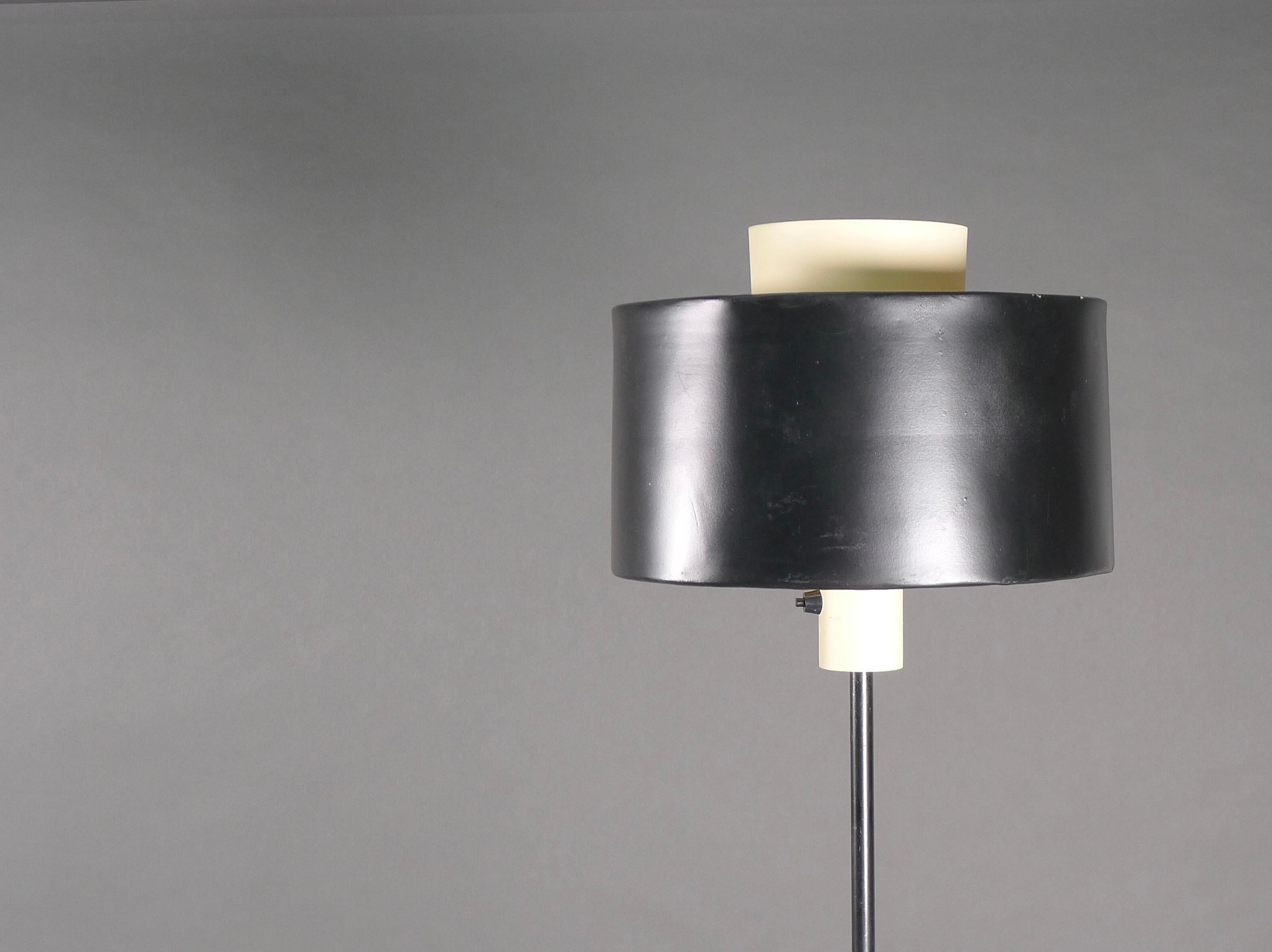 Gaetano Sciolari for Stilnovo, Italy, Rare Monochrome Floor Light, designed 1954 In Good Condition For Sale In Wargrave, Berkshire