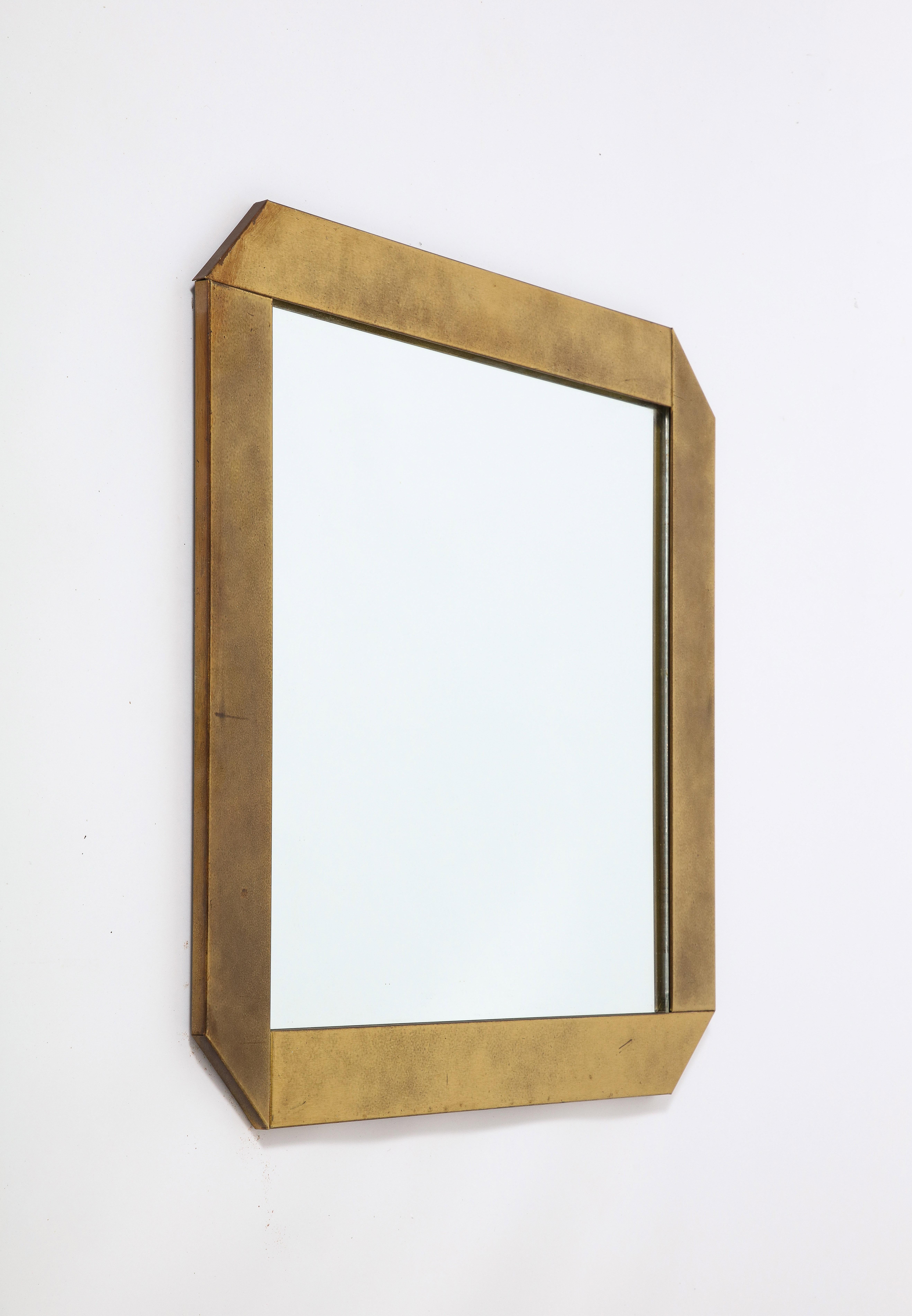 An Italian 1970's brushed brass square mirror with canted corners, designed by Gaetano Sciolari for Valenti Luce.  The brass a warm and rich coloring, highlights the sleek and modernist design. 
By Gaetano Sciolari for Valenti Luce, Italy, circa