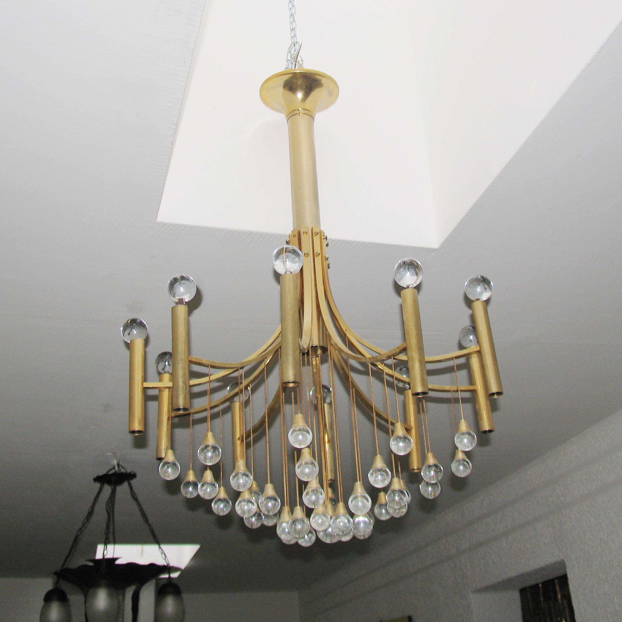 Italian Gaetano Sciolari Gold-Plated Chandelier with Crystal Spheres For Sale