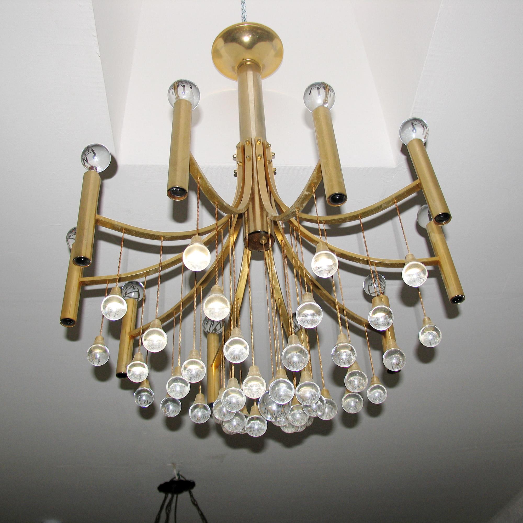 Gaetano Sciolari Gold-Plated Chandelier with Crystal Spheres In Good Condition For Sale In Bochum, NRW