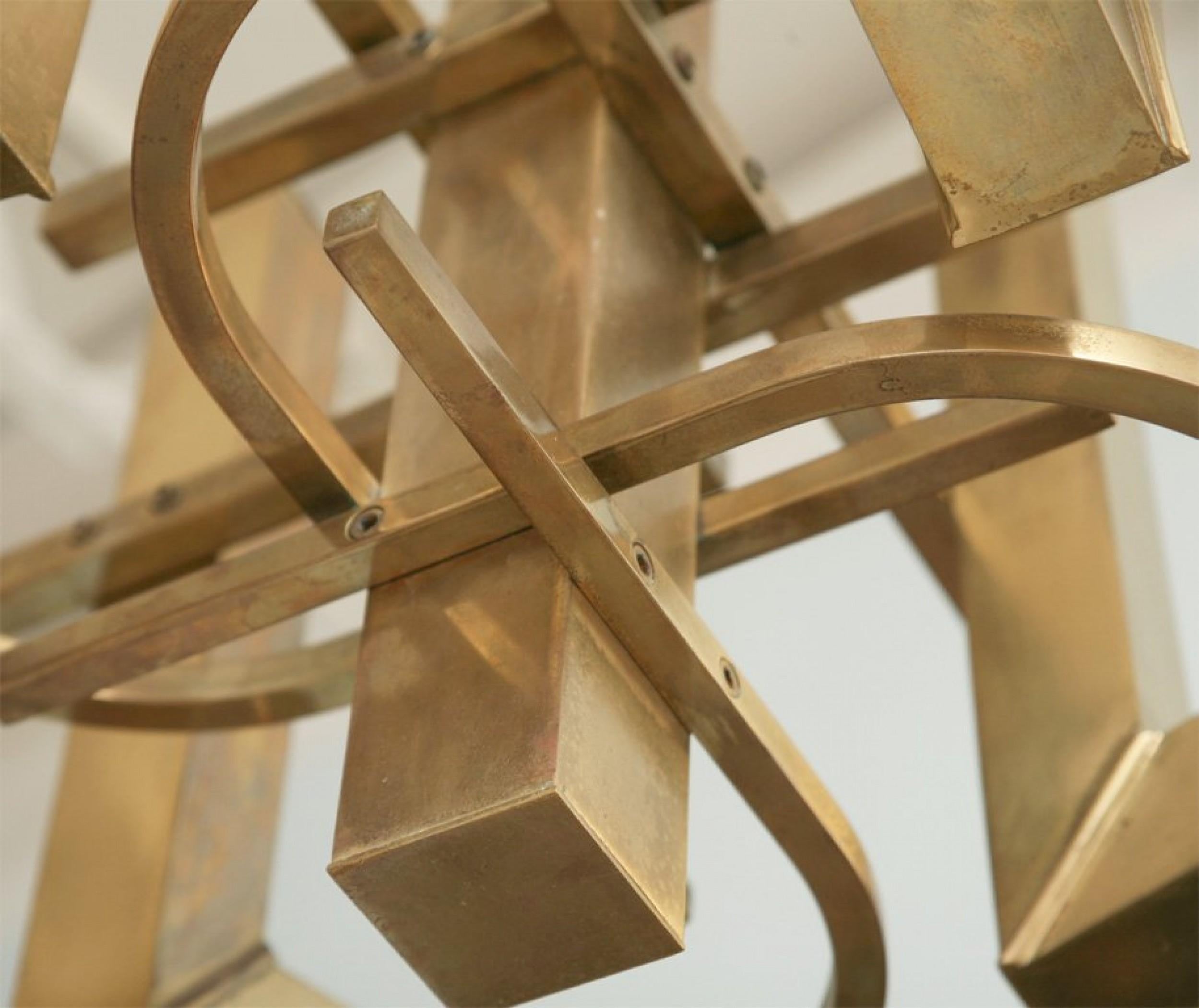 Italiano Gaetano Sciolari Lampadari a otto luci in ottone moderno italiano di metà secolo in vendita