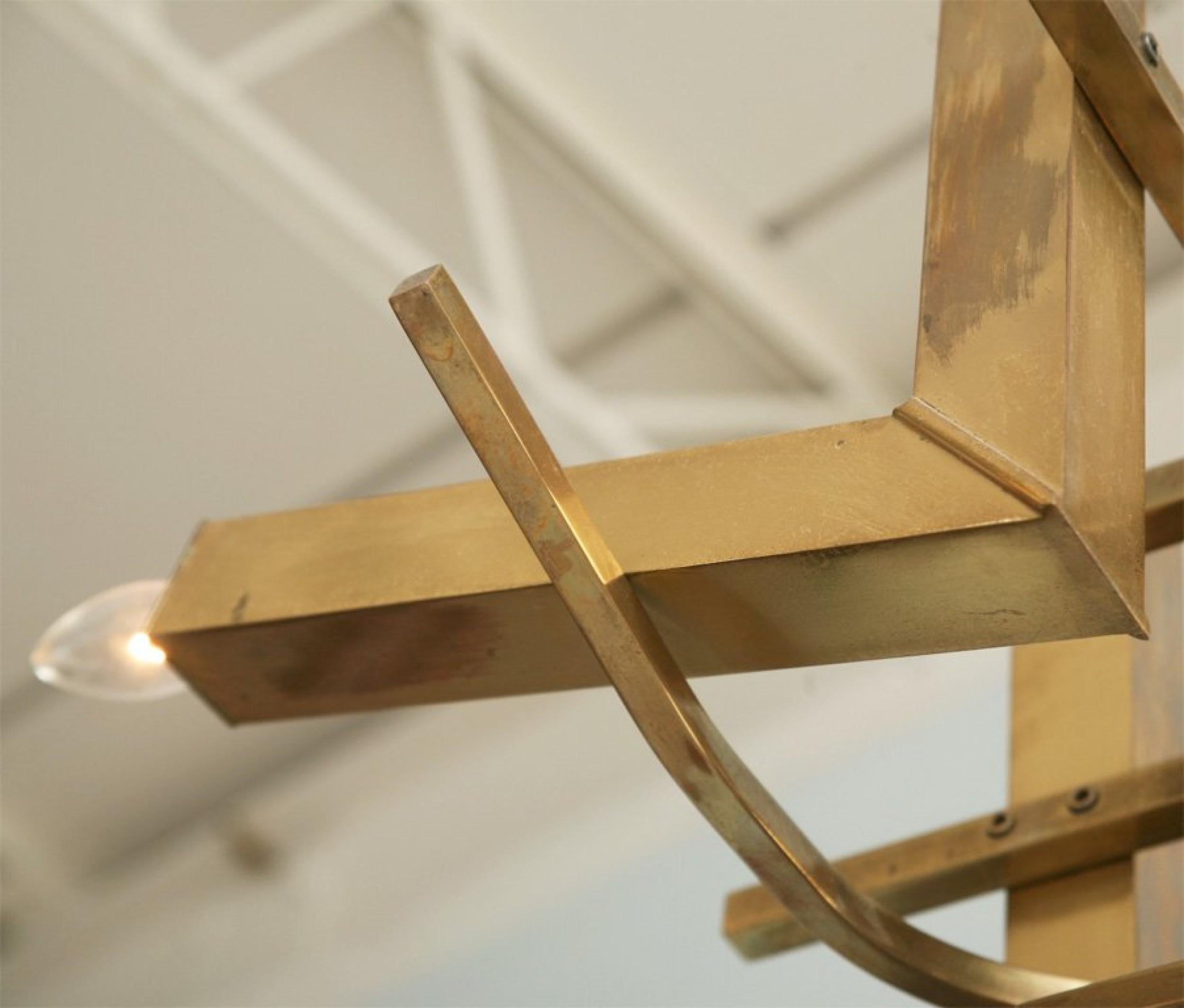 Fatto a mano Gaetano Sciolari Lampadari a otto luci in ottone moderno italiano di metà secolo in vendita