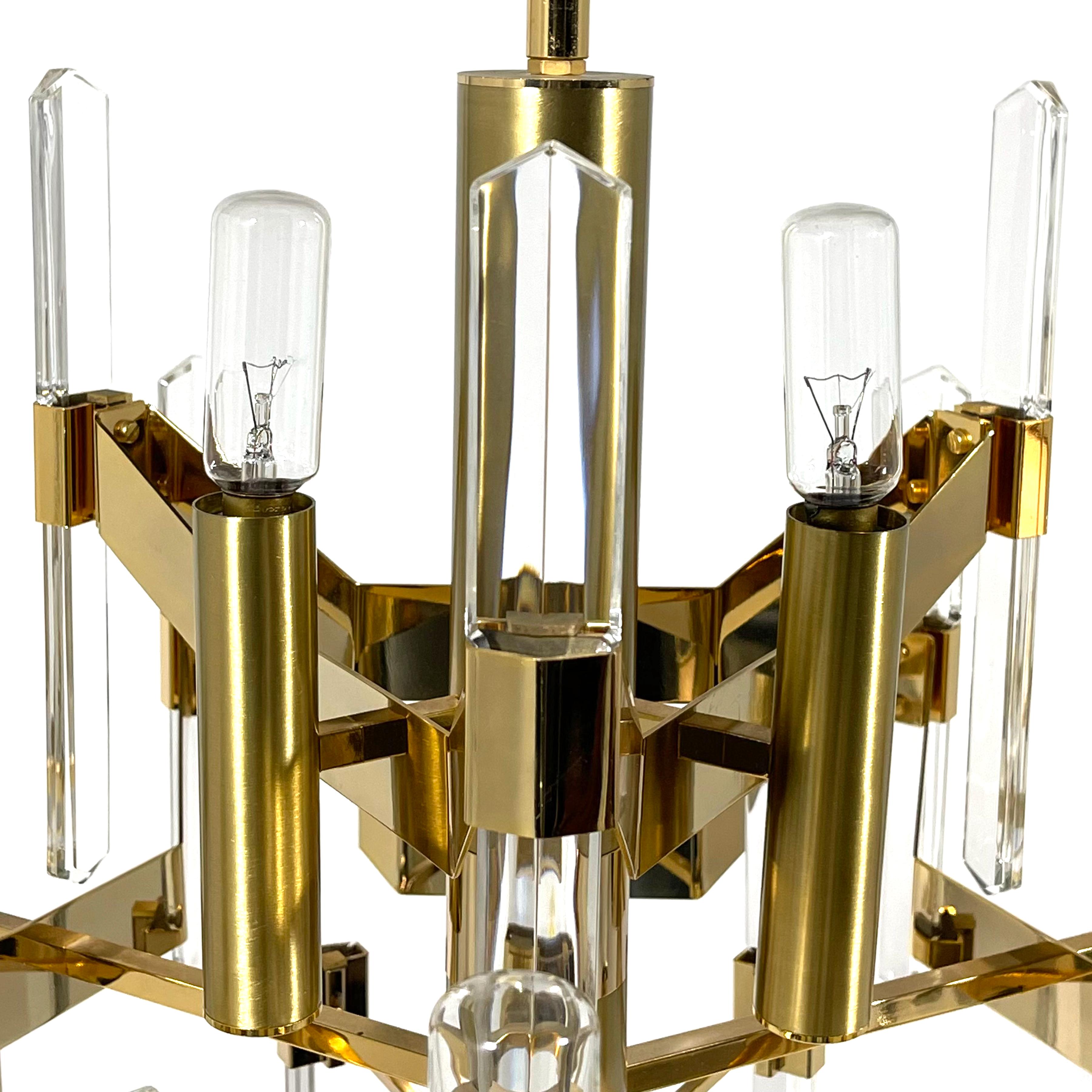 Gaetano Sciolari Modernist Brass Chandelier with Crystal Blades In Good Condition For Sale In Highland, IN