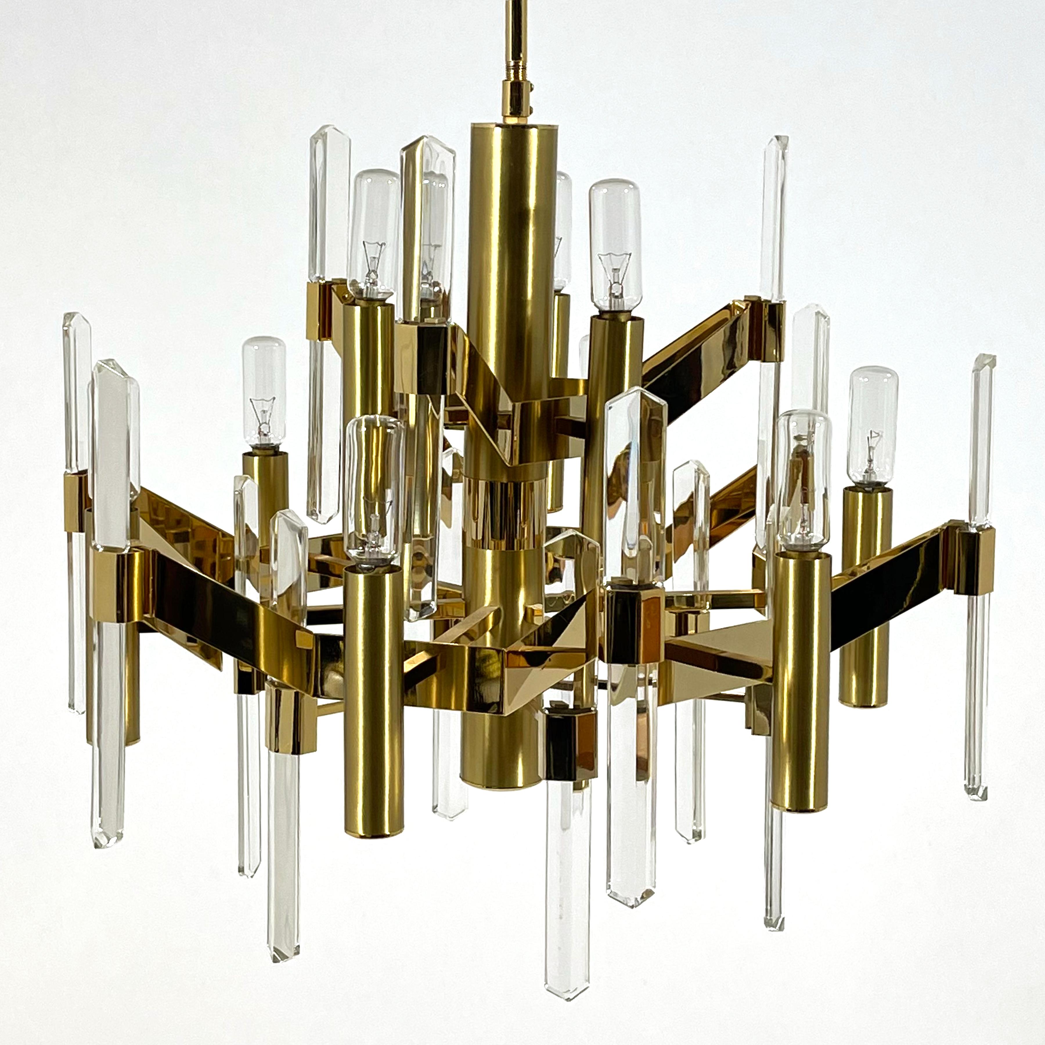 Late 20th Century Gaetano Sciolari Modernist Brass Chandelier with Crystal Blades For Sale