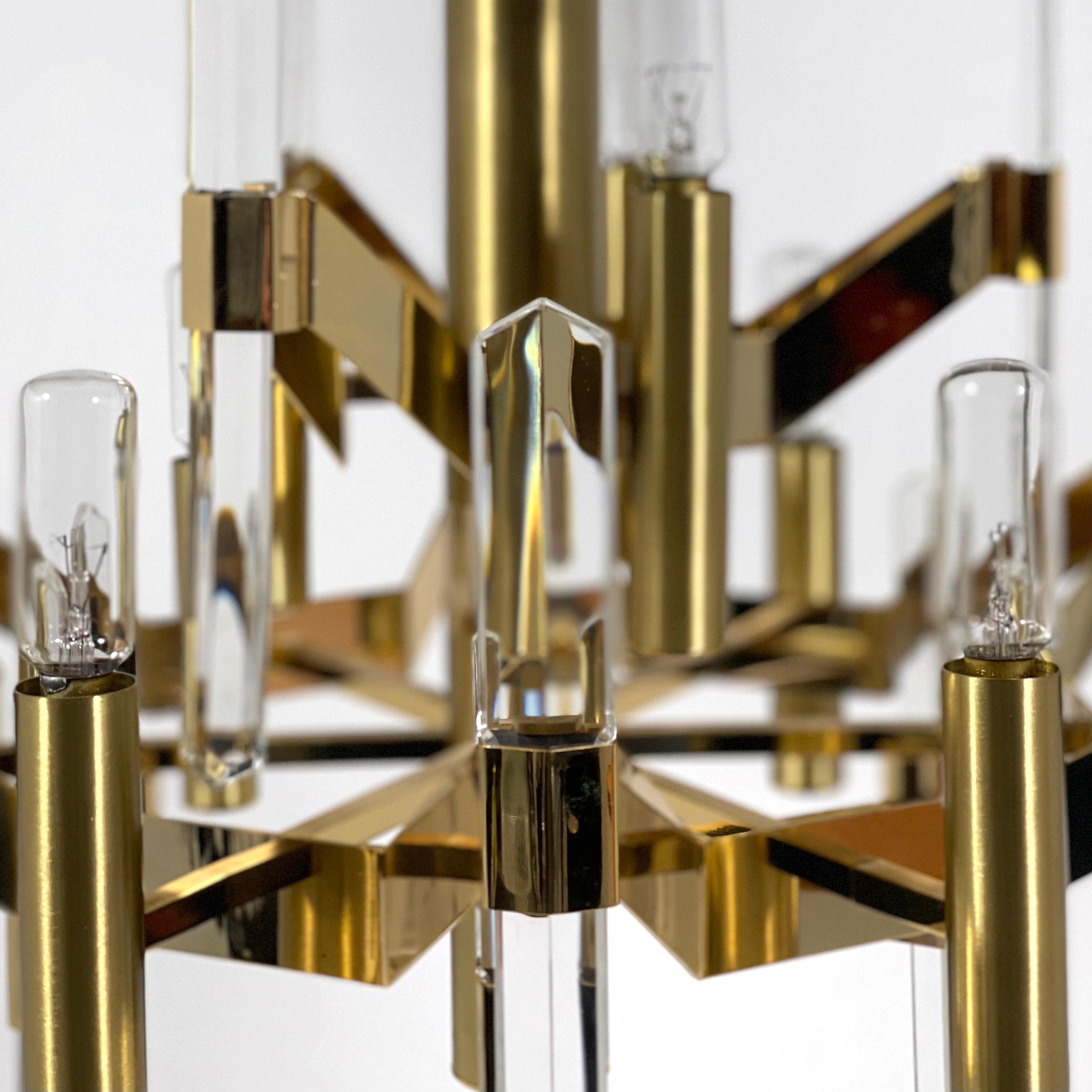 Gaetano Sciolari Modernist Brass Chandelier with Crystal Blades For Sale 1