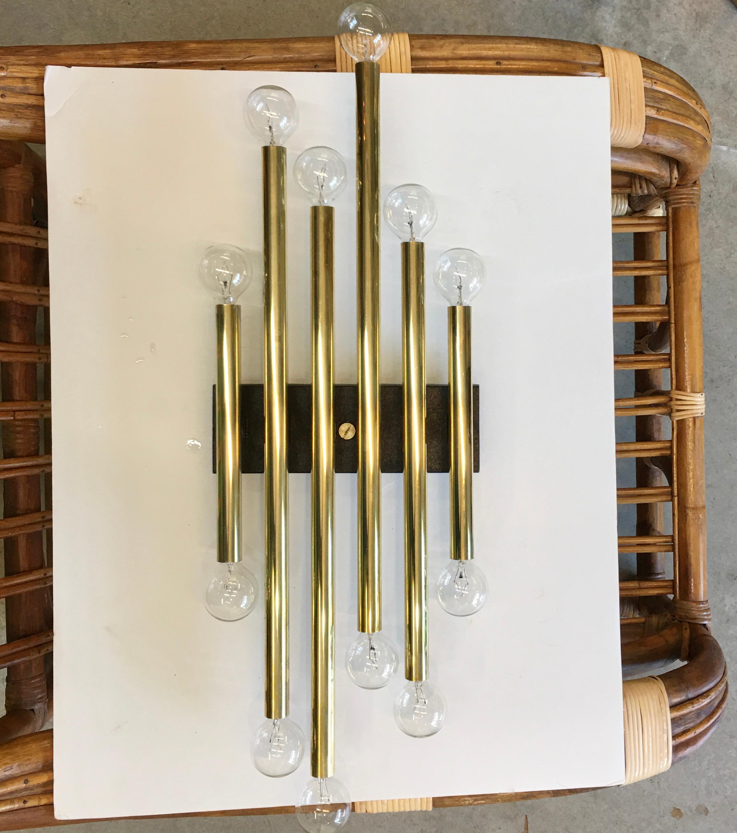 Gaetano Sciolari designed the Tubular Collection for Lightolier in the 1960s. Here we present model 4686 multi-tubular brass wall sconce designed by Gaetano Sciolari and produced by Lightolier in 1966. Original label present. See detail images from