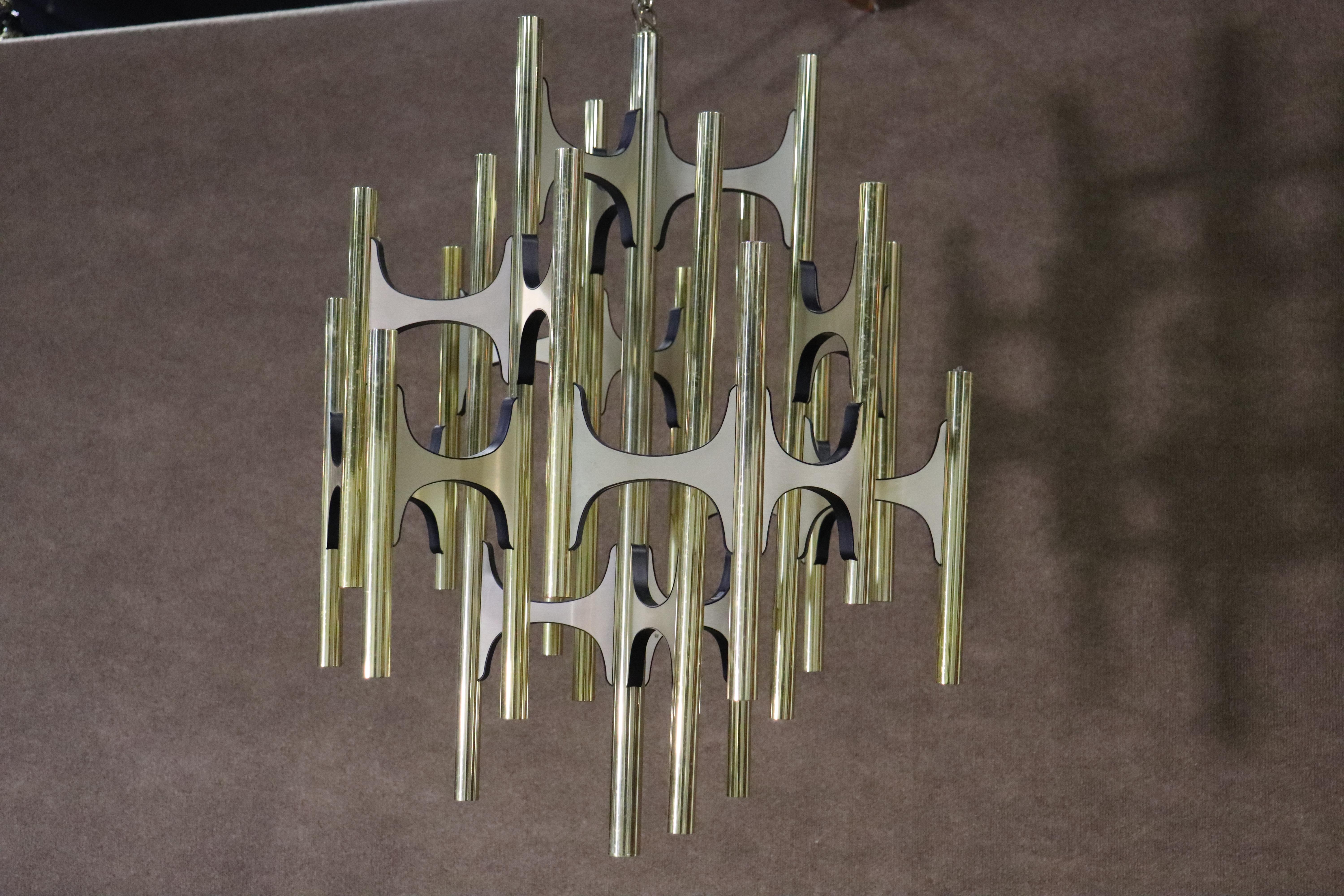Stunning mid-century modern chandelier with gold and silver combination. Up and down lighting to illuminate your home.
Please confirm location NY or NJ