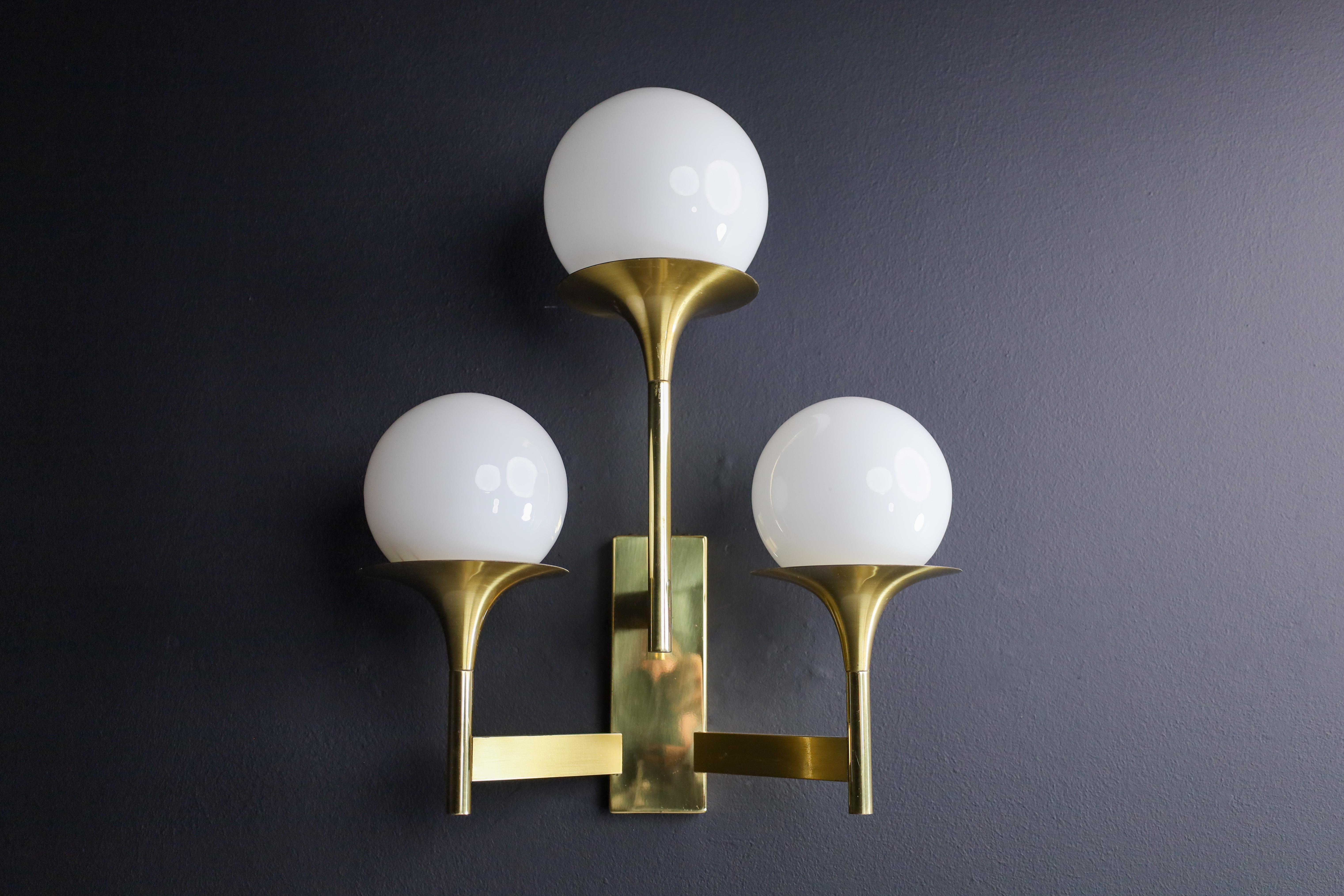 Gaetano Sciolari Sculptural Brass Wall Sconces with Opaline Glass Shades, Italy  For Sale 4