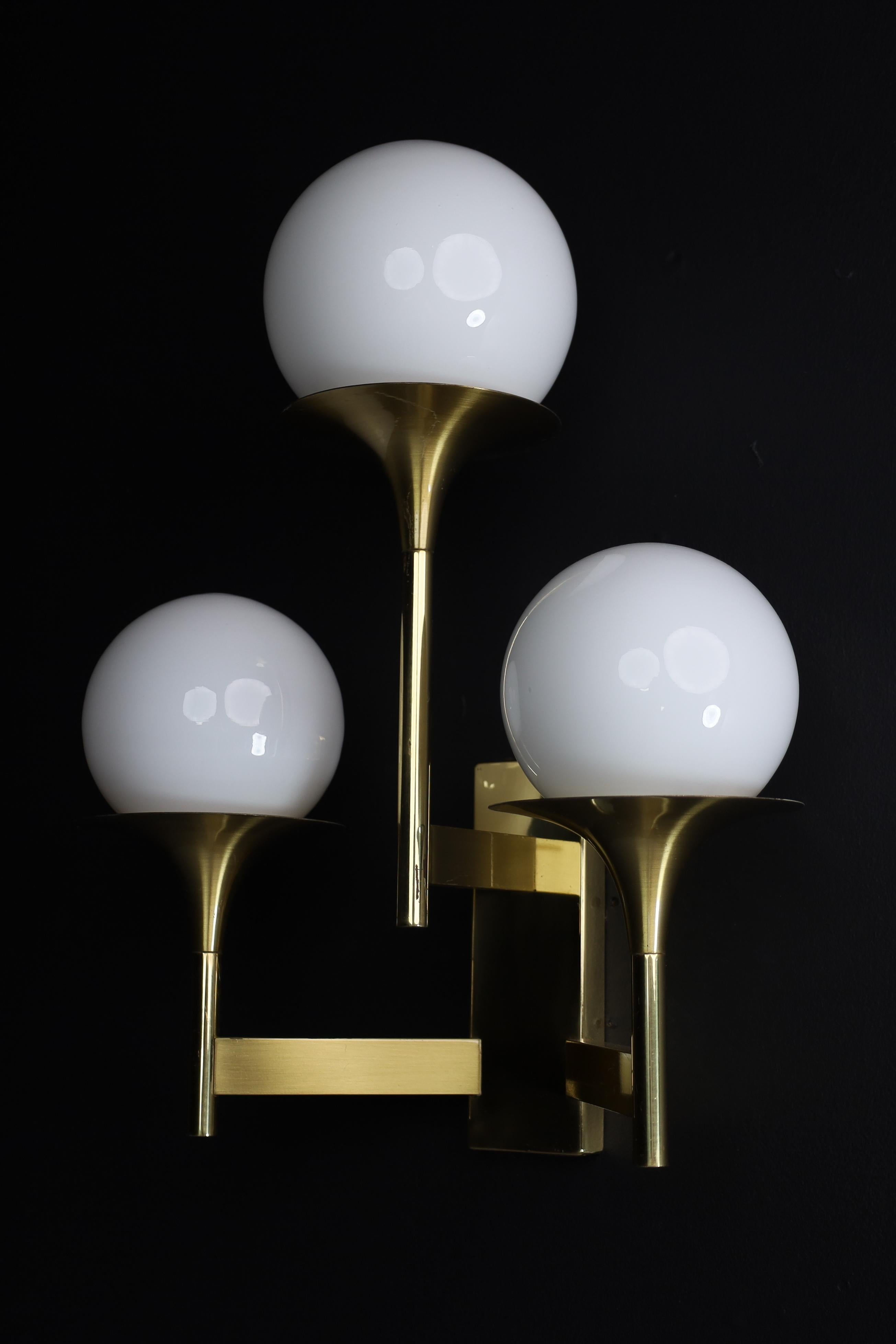 Gaetano Sciolari Sculptural Brass Wall Sconces with Opaline Glass Shades, Italy  For Sale 3