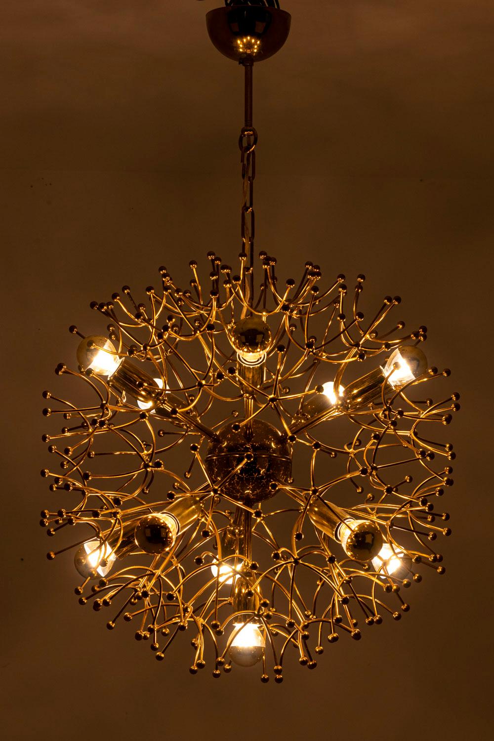 Gaetano Sciolari, attributed to.

Chandelier with eleven arm lights mounted on a central ball in gilt brass. Each brass is adorned with curved brass rods ending by balls. 

Work realized in the 1970s. 

Gaetano Sciolari (1927-1994) was an Italian