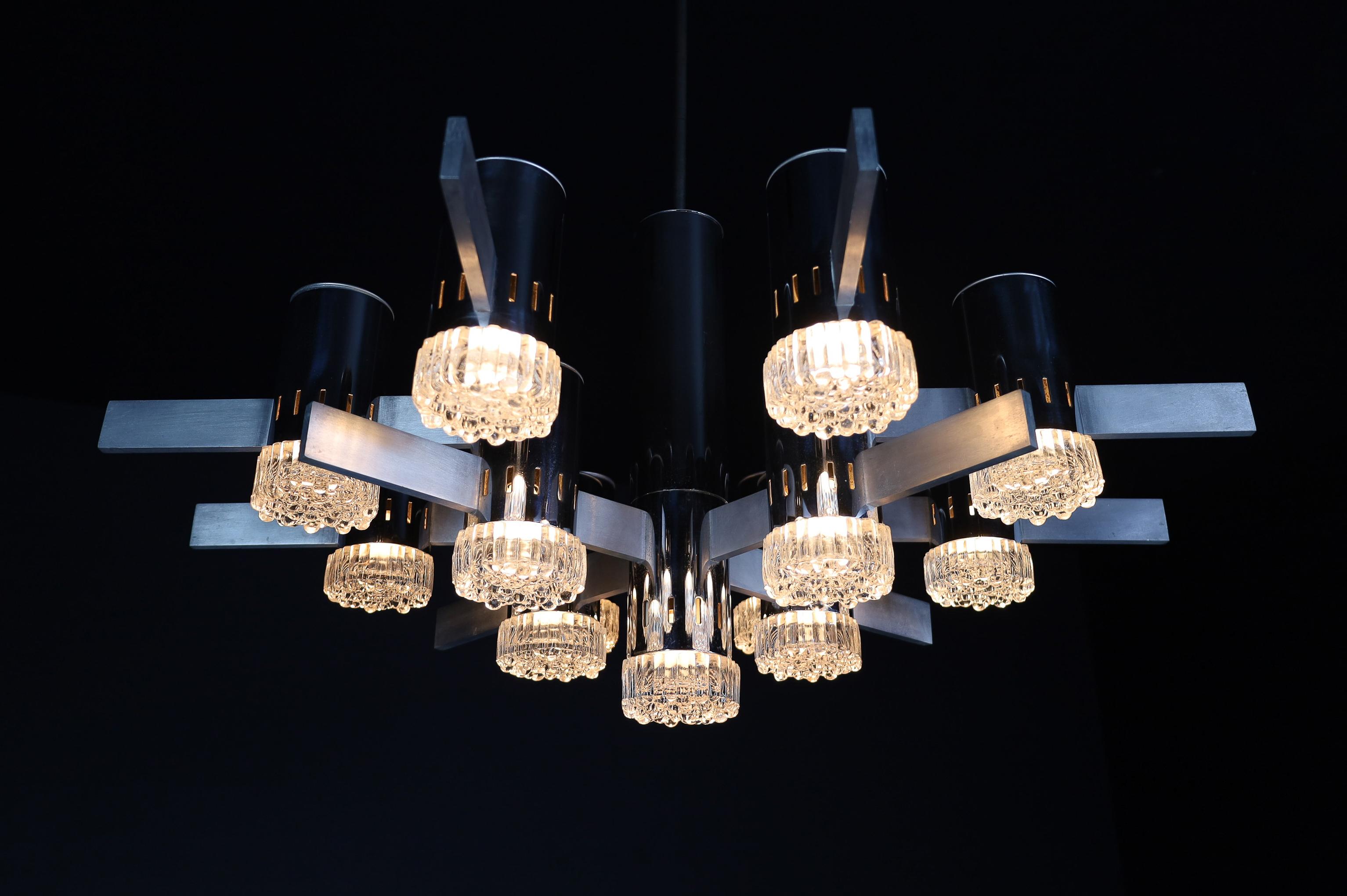 Mid-Century moderno Lampadario XXL di Gaetano Sciolari con struttura in cromo e alluminio, Italia, anni '70 in vendita