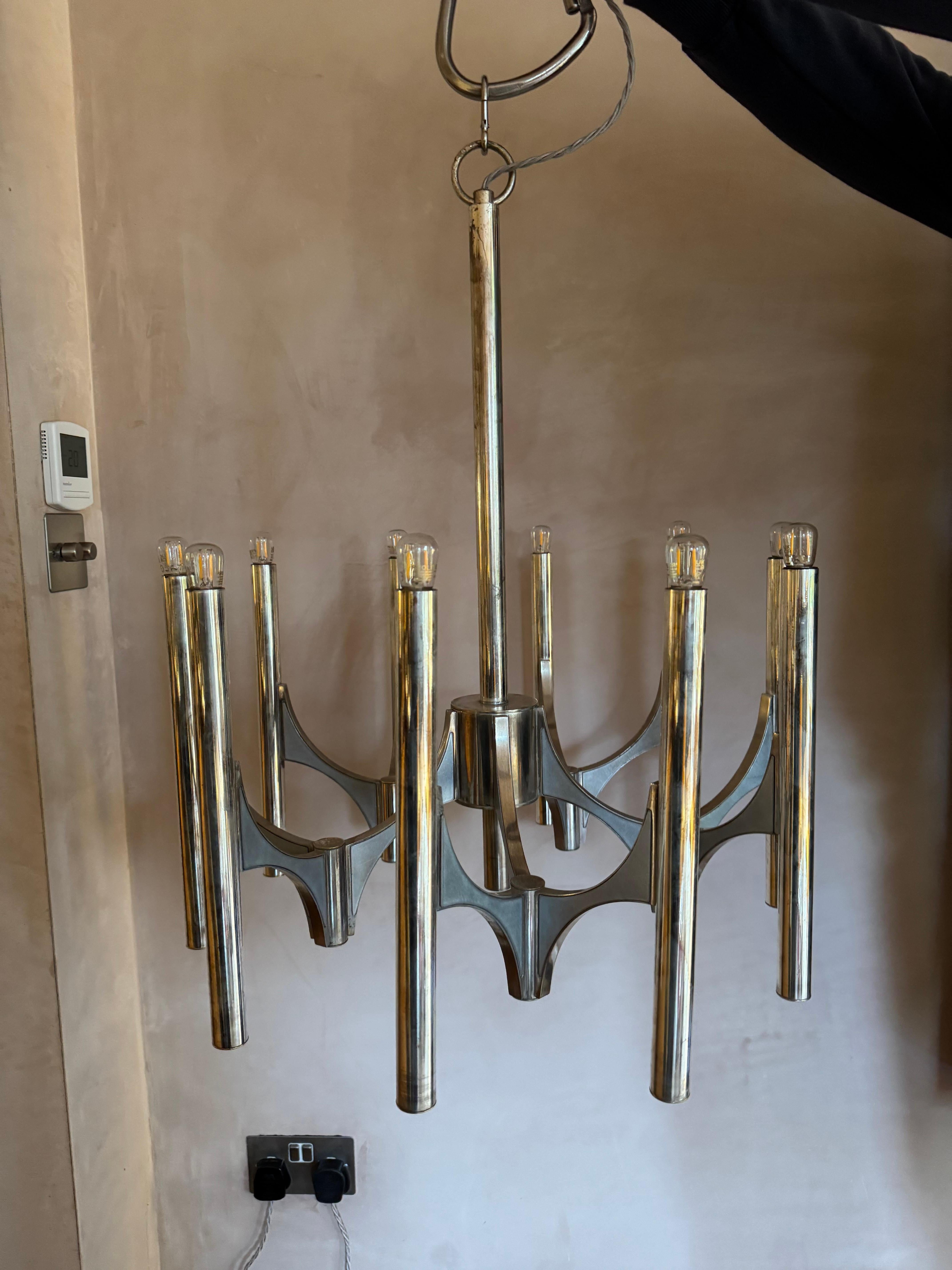 Gran araña Sirius de 10 brazos de metal plateado, de Gaetano Sciolari. Rewired. 