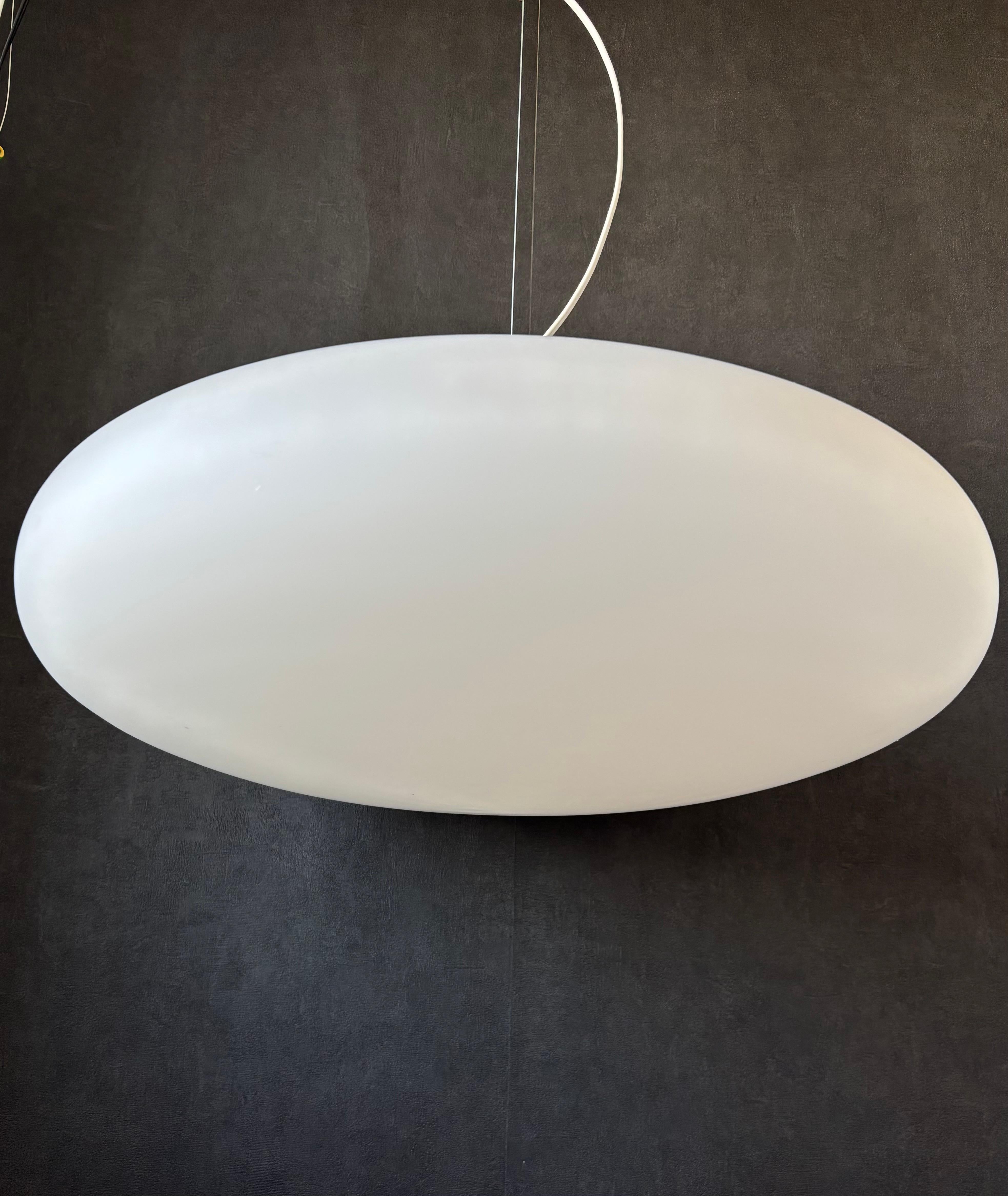 Vetro opalino Gaetano Scolari UFO lampada a sospensione Edizione originale Stilnovo 1955 in vendita