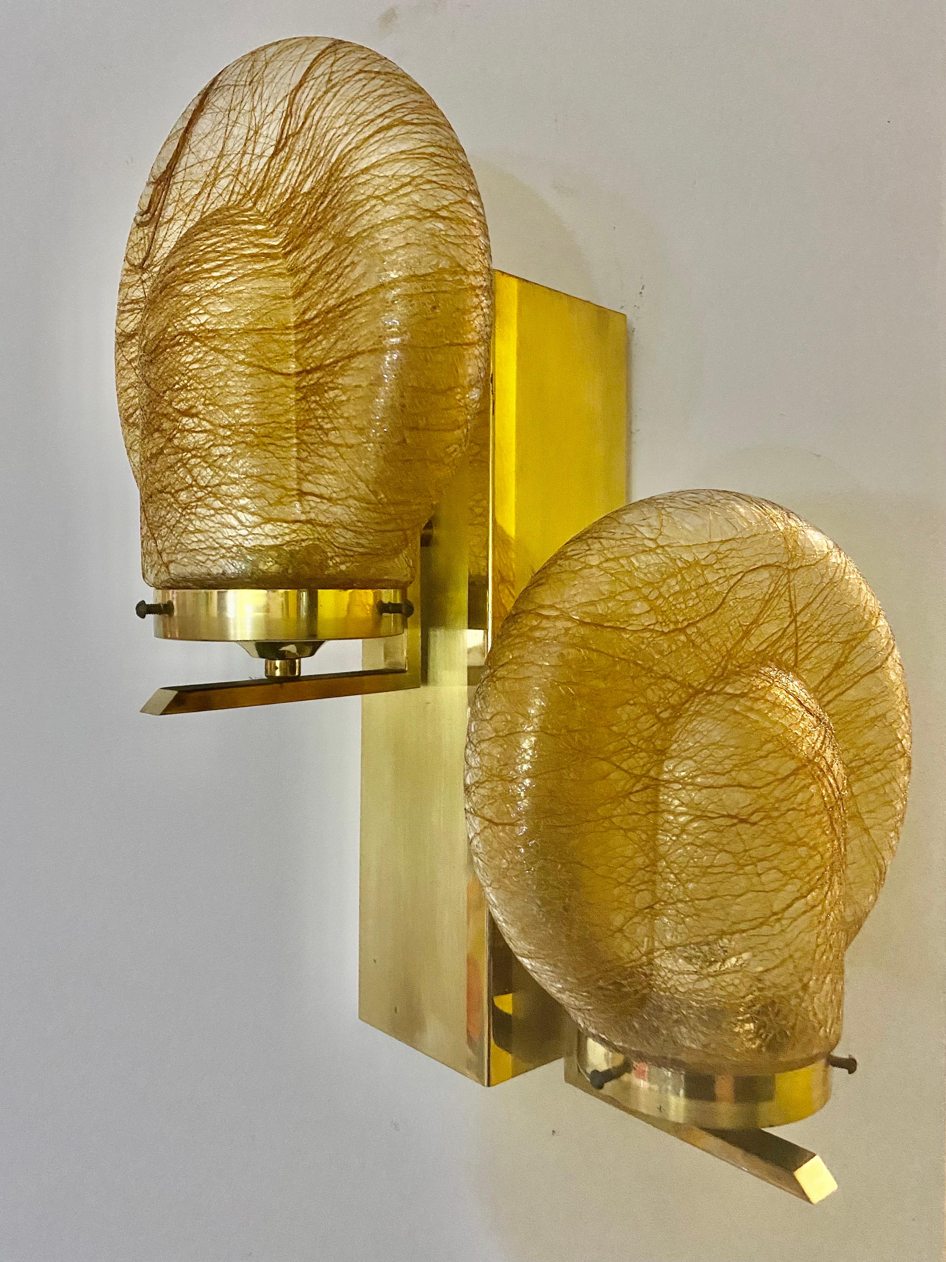Sconce / wall lamp by Sciolari in glass with brass structure.

discount shipping * private quote option 

The design and the quality of the glass make this piece the best of Italian design.
This superb murano glass sconce / wall lamp are
