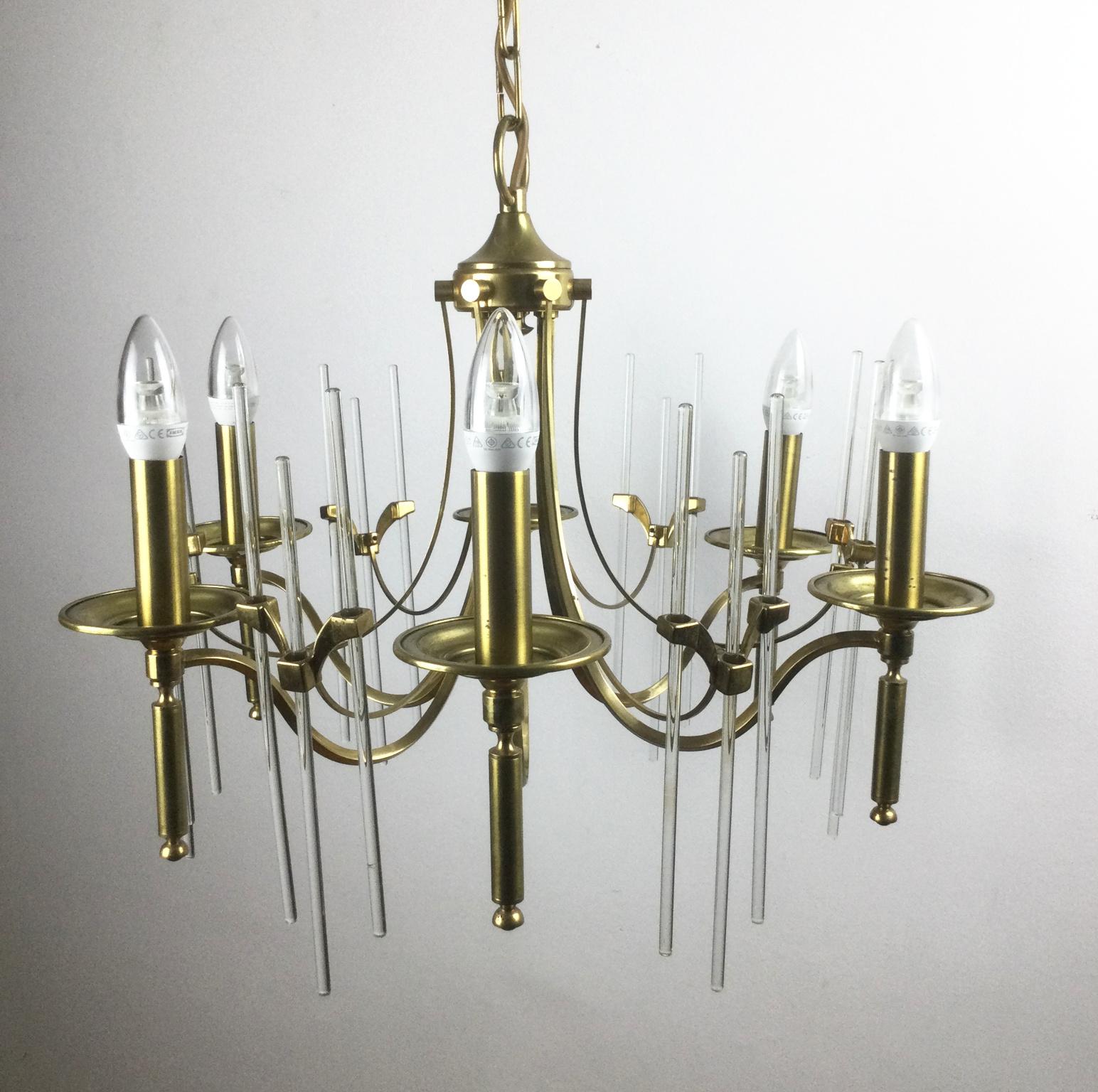 Italian midcentury Sciolari chandelier is made of polished brass and clear glass sticks.
