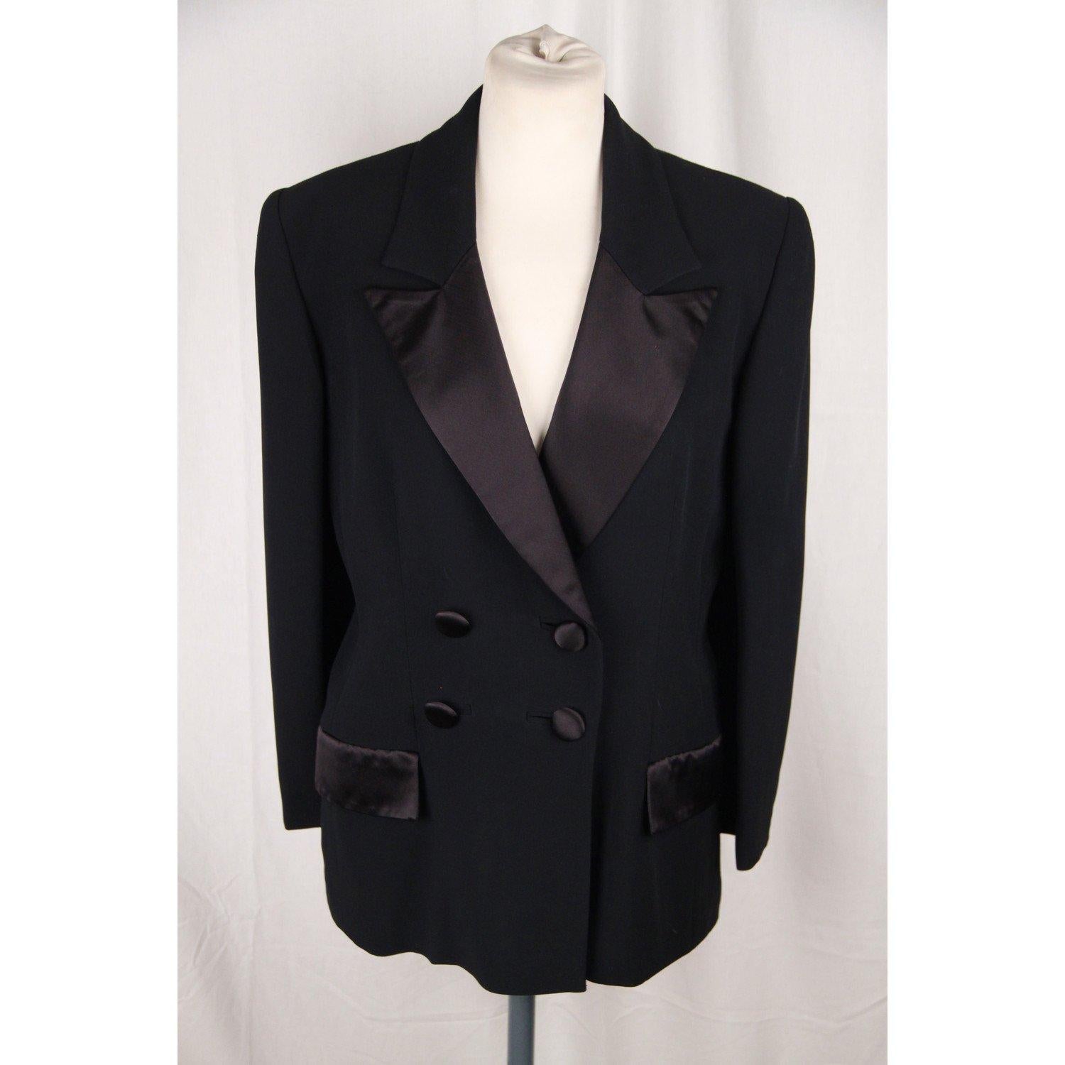 MATERIAL: Light Weight Fabric COLOR: Black MODEL: Double-breasted Blazer GENDER: Women SIZE: Medium Condition A :EXCELLENT CONDITION - Used once or twice. Looks mint. Imperceptible signs of wear Measurements SHOULDER TO SHOULDER: 17.5 inches - 44,5