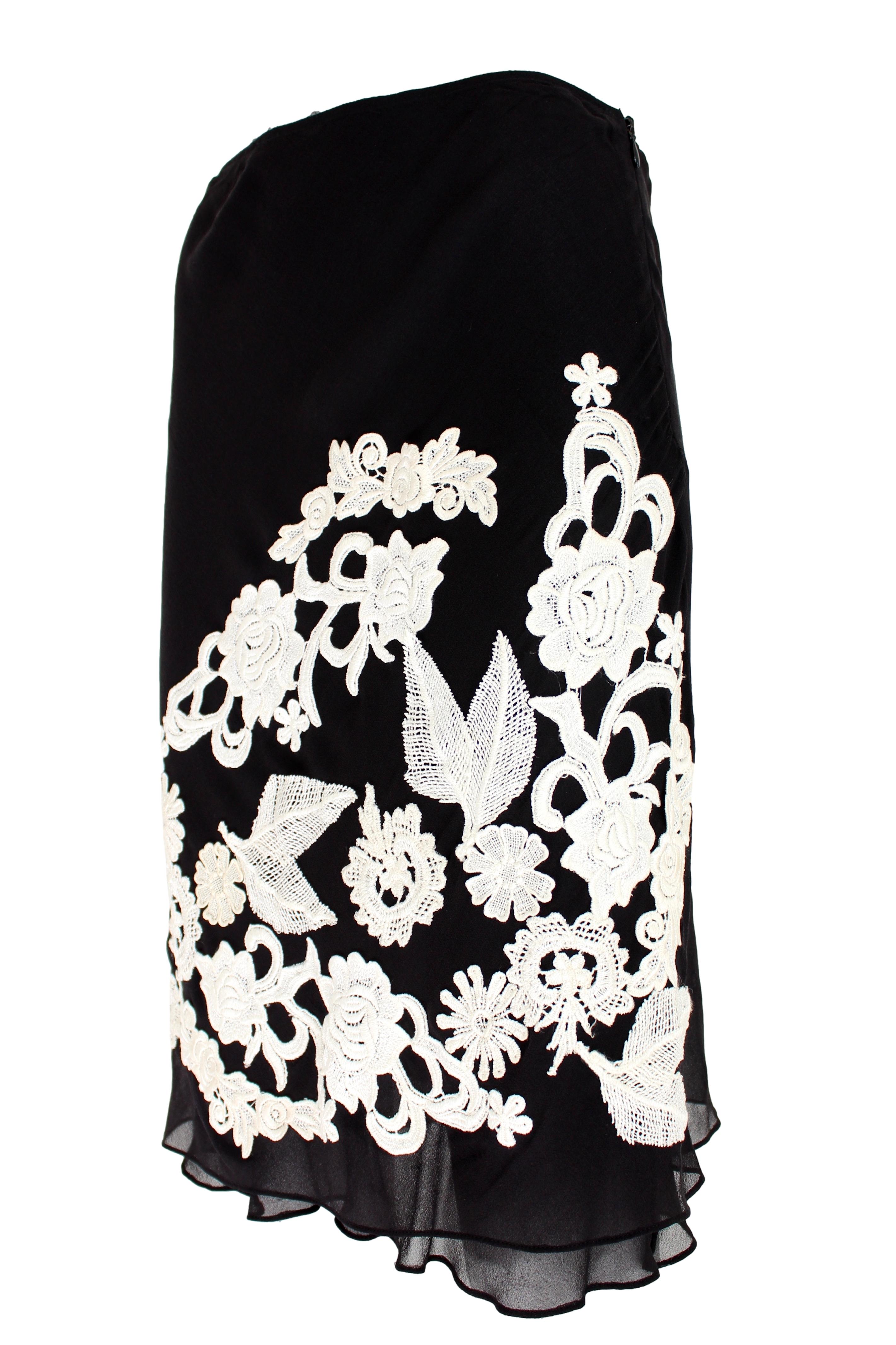 Gai Mattiolo Black White Silk Lace Floral Skirt In New Condition For Sale In Brindisi, Bt