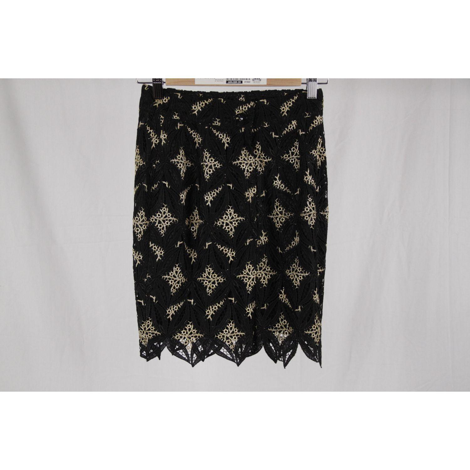 MATERIAL: Macrame COLOR: Black MODEL: Skirt GENDER: Womens SIZE: Small COUNTRY OF MANUFACTURE: Italy Condition A - EXCELLENT Previously used, but no signs of significant defects Measurements MEASUREMENTS: WAIST: TOTAL LENGTH: 19 inches - 48,2 cm