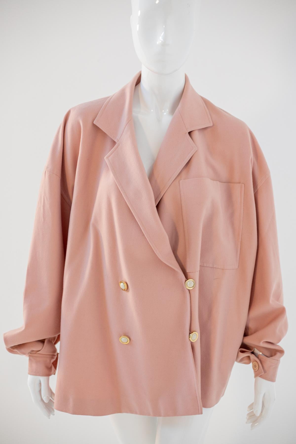 Irresistible pink double-breasted jacket by Gai Mattiolo from the 1990s, made in Italy. ORIGINAL LABEL.
The jacket is totally made of pink wool, with a collar with a long and deep list cut, which connects to the central part of the jacket with two