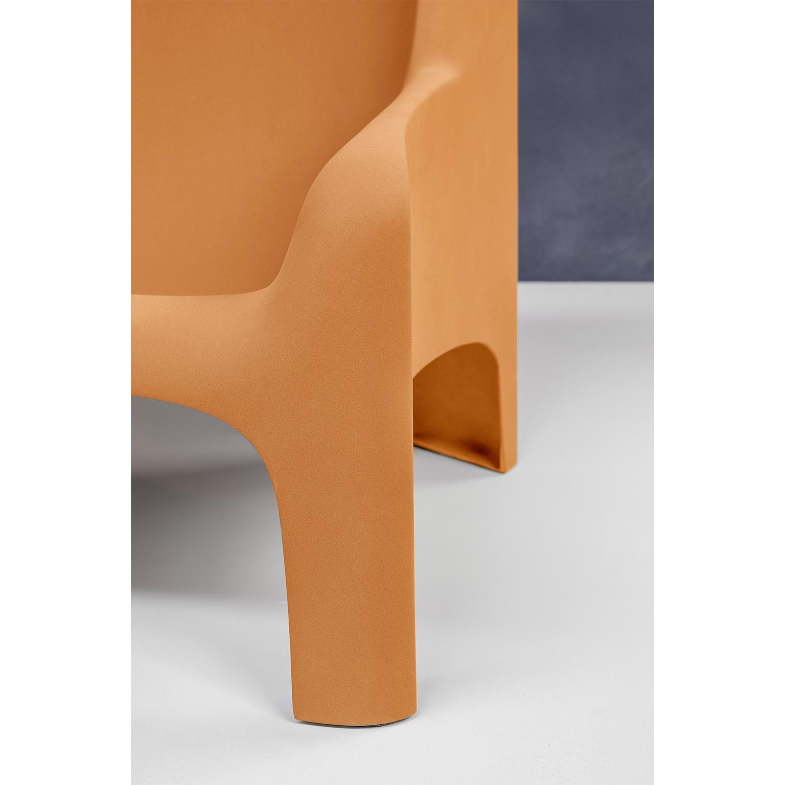 Italian Gaia Armchair by Arflex Designer Bartoli Trasformed by Draga&Aurel Fiberglass
