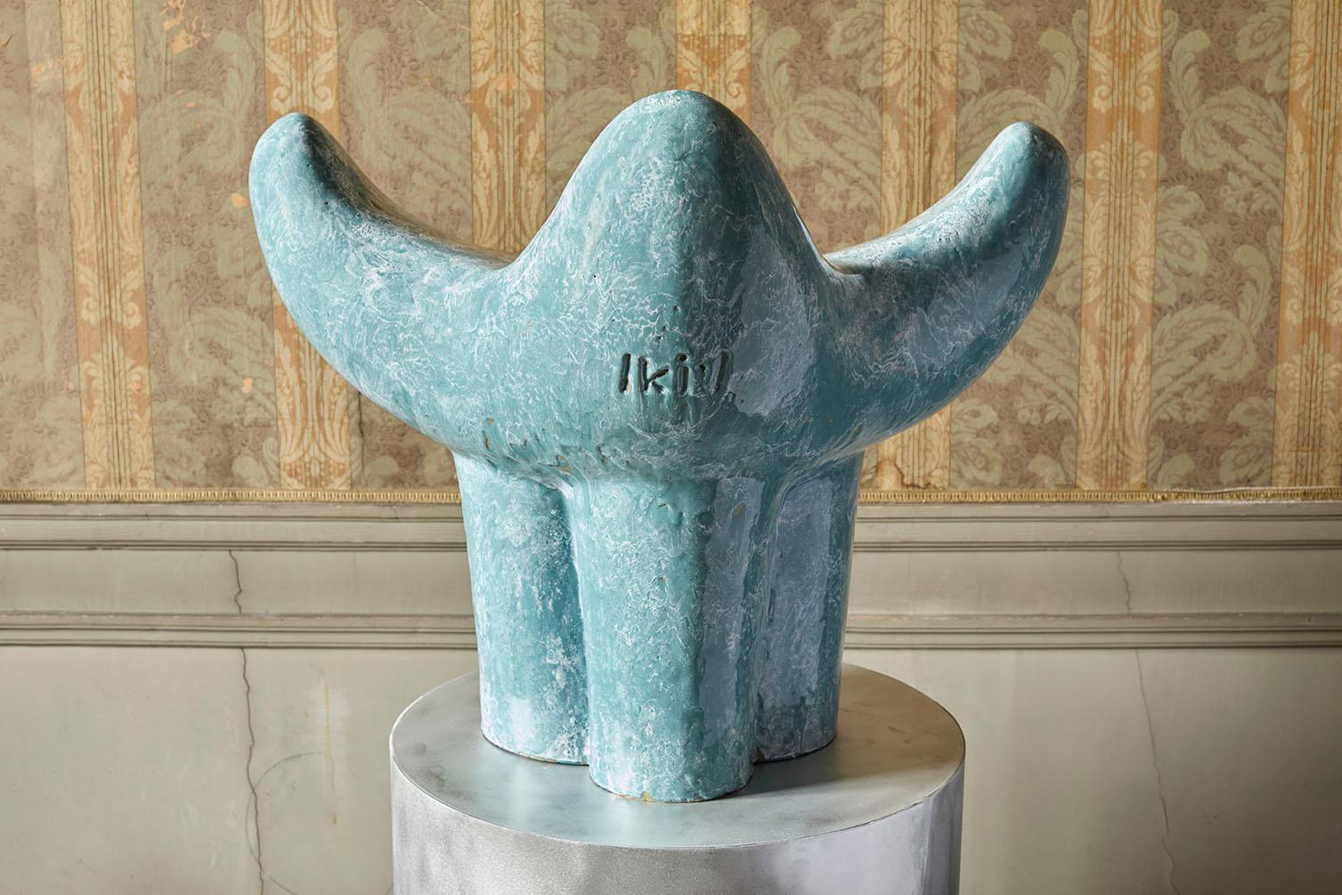 GAIA II - ELEMENTO TERRA // SCULTURA IN CERAMICA DI GRANDI DIMENSIONI (2024)

Gaia di Studio Ki è un'audace espressione di radicamento e rinnovamento, che incarna la cruda essenza della Terra. Parte della collezione Origin, questa scultura in