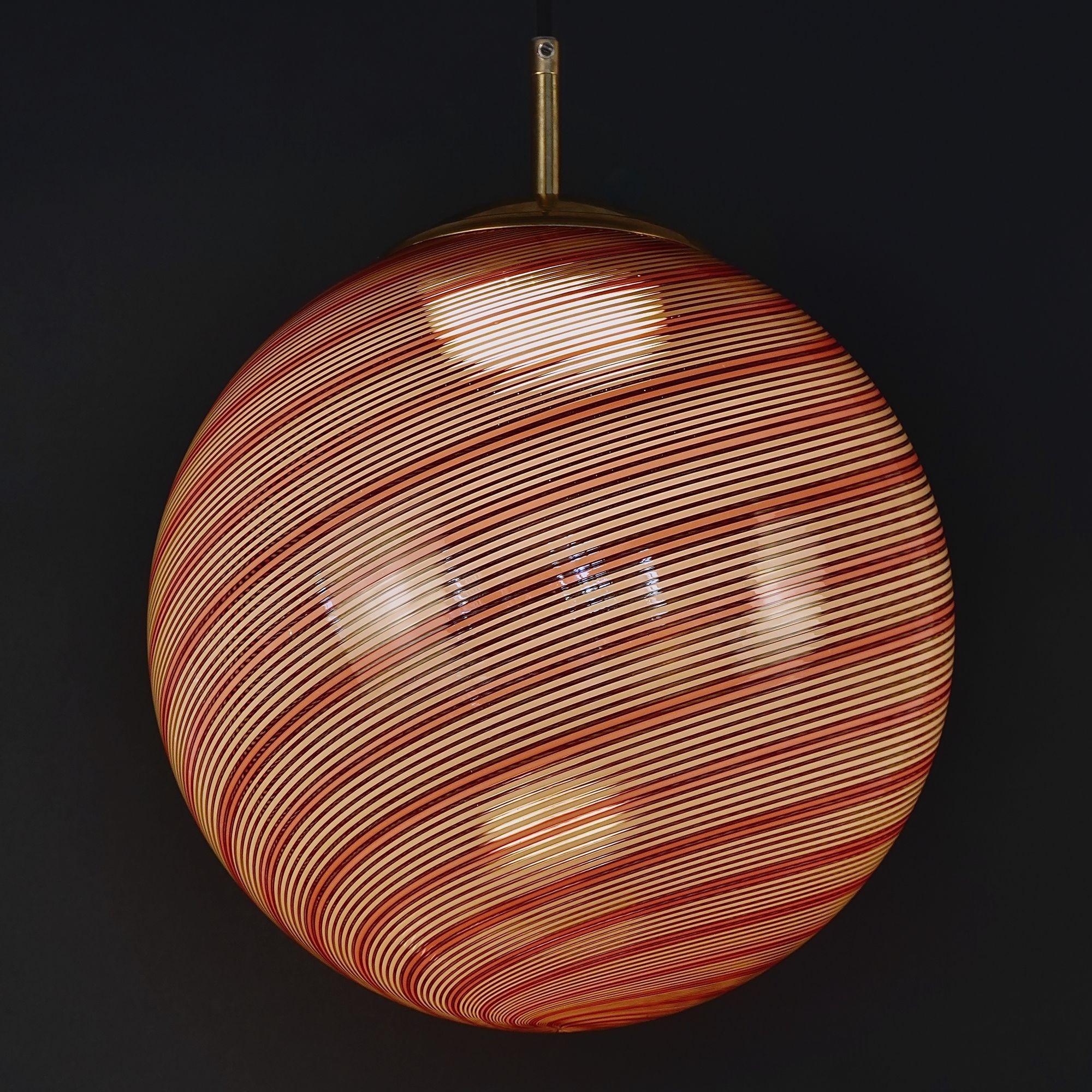 Gaia, sfera in vetro di Murano 5 Ambra e 2 Rosso Mezza Filigrana, Design/One Piattelli in vendita 11