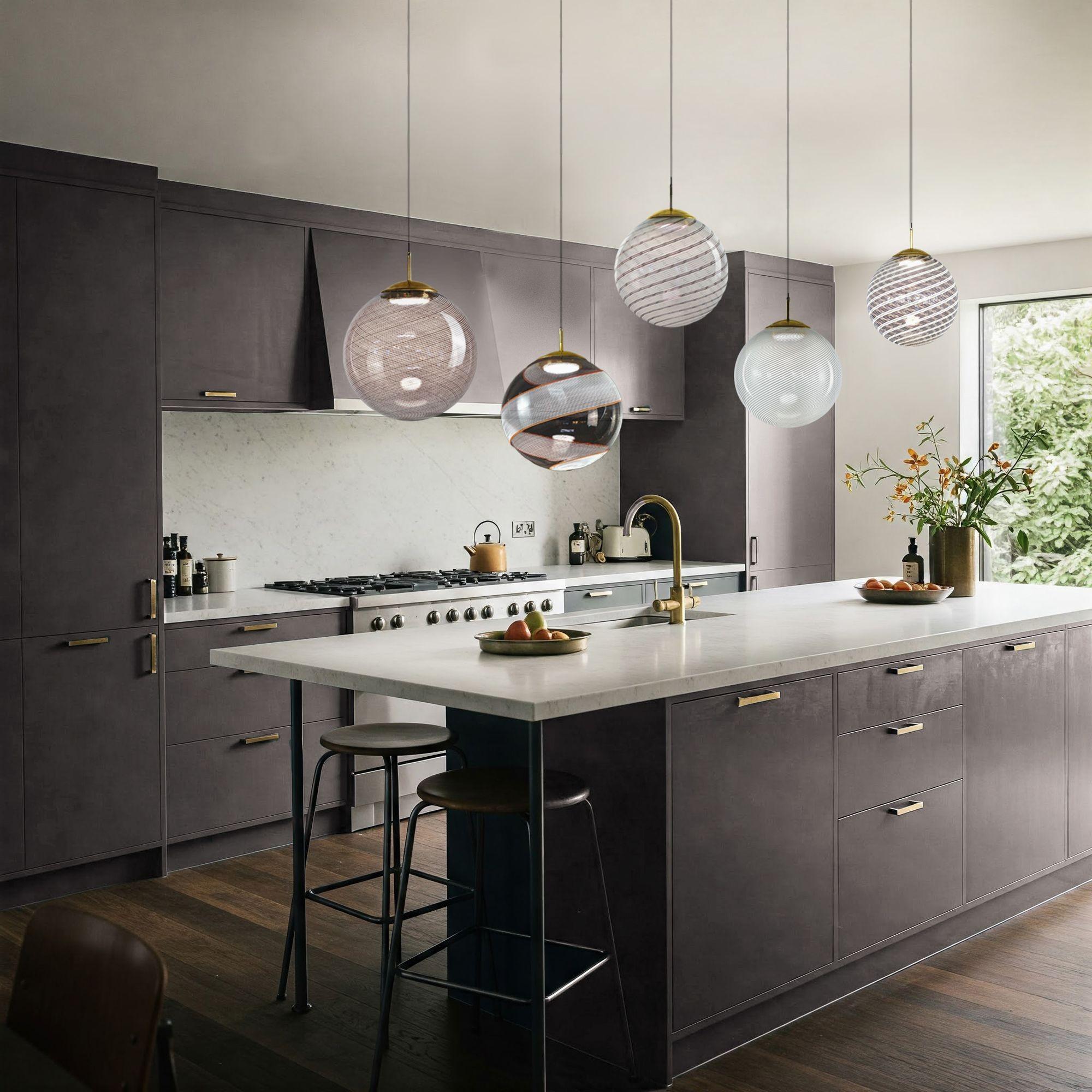 Gaia, sfera in vetro di Murano con 5 sfere bianche e 2 nere di Mezza Filigrana, Piattelli Design in vendita 1