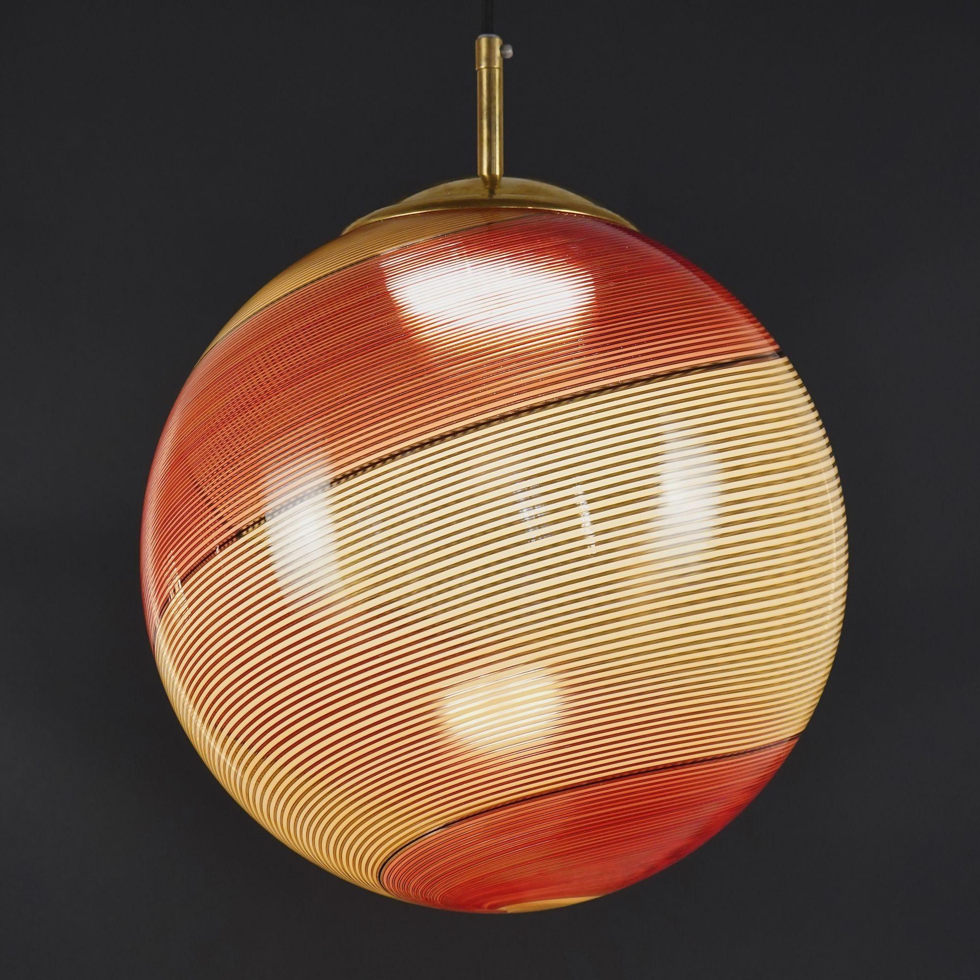 Gaia, sfera in vetro di Murano Ambra e Mezza Filigrana Rossa, Silvio Piattelli Design in vendita 10