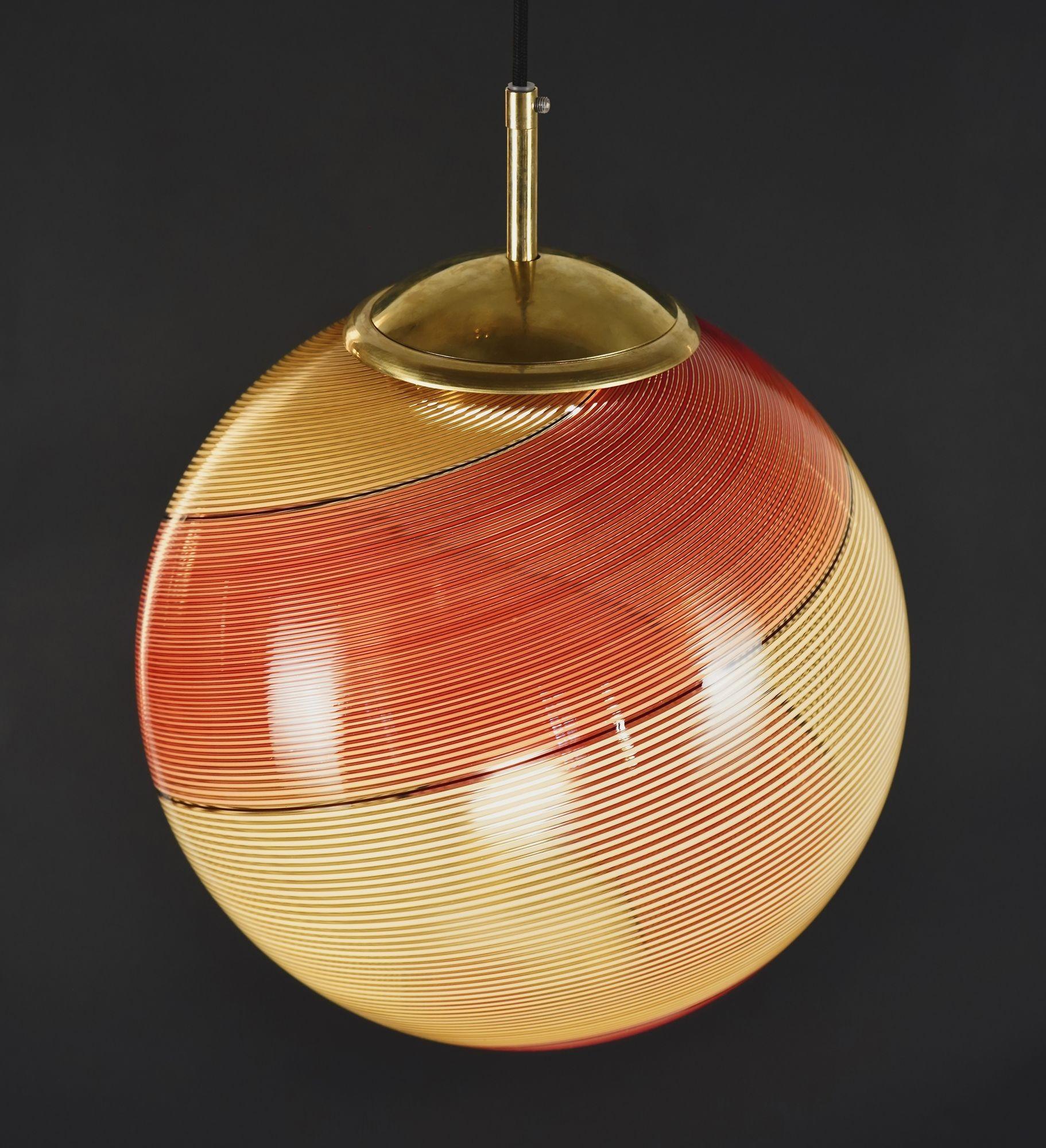 Gaia, sfera in vetro di Murano Ambra e Mezza Filigrana Rossa, Silvio Piattelli Design in vendita 12