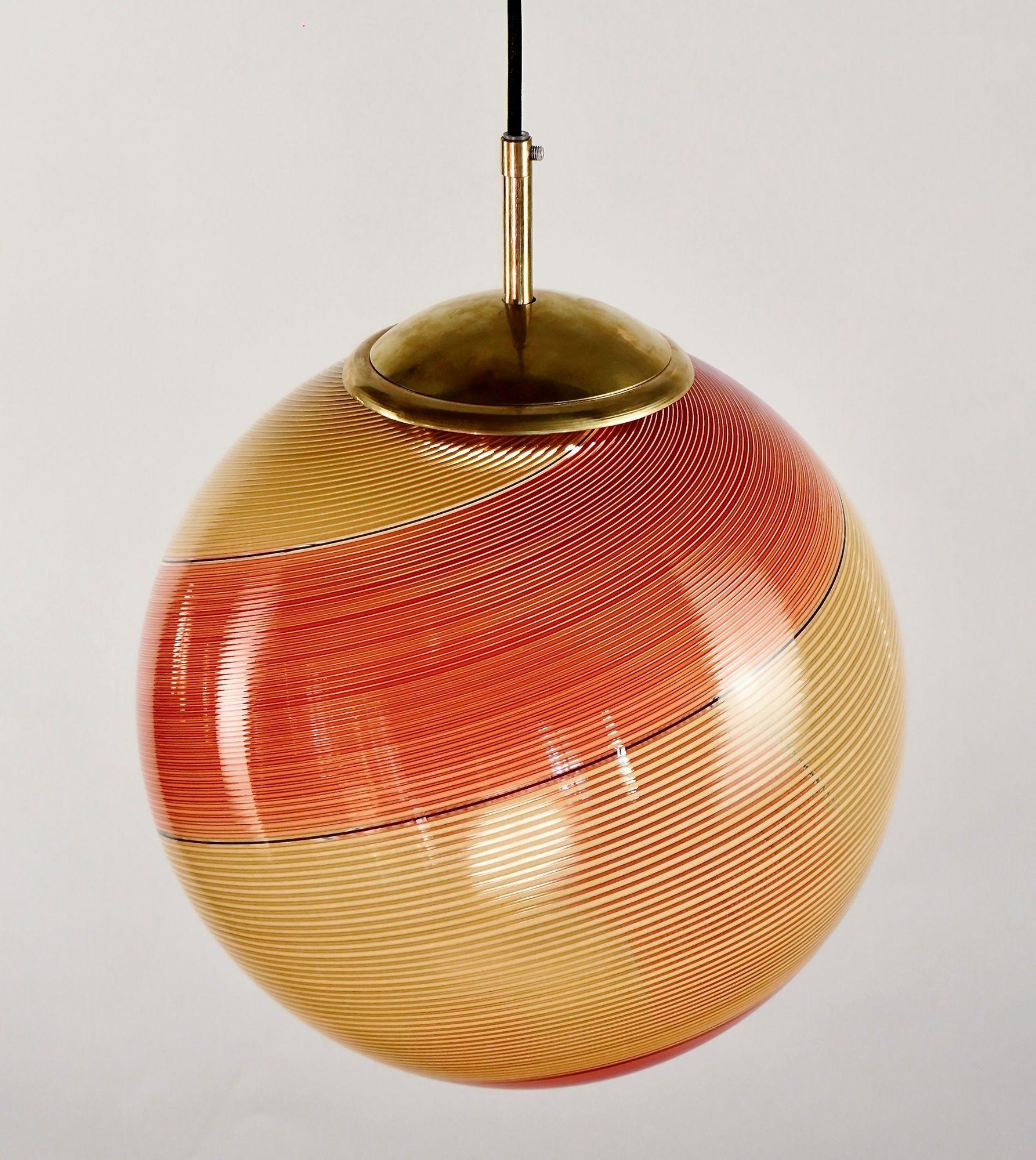 Gaia, sfera in vetro di Murano Ambra e Mezza Filigrana Rossa, Silvio Piattelli Design In condizioni ottime in vendita a Tavarnelle val di Pesa, Florence
