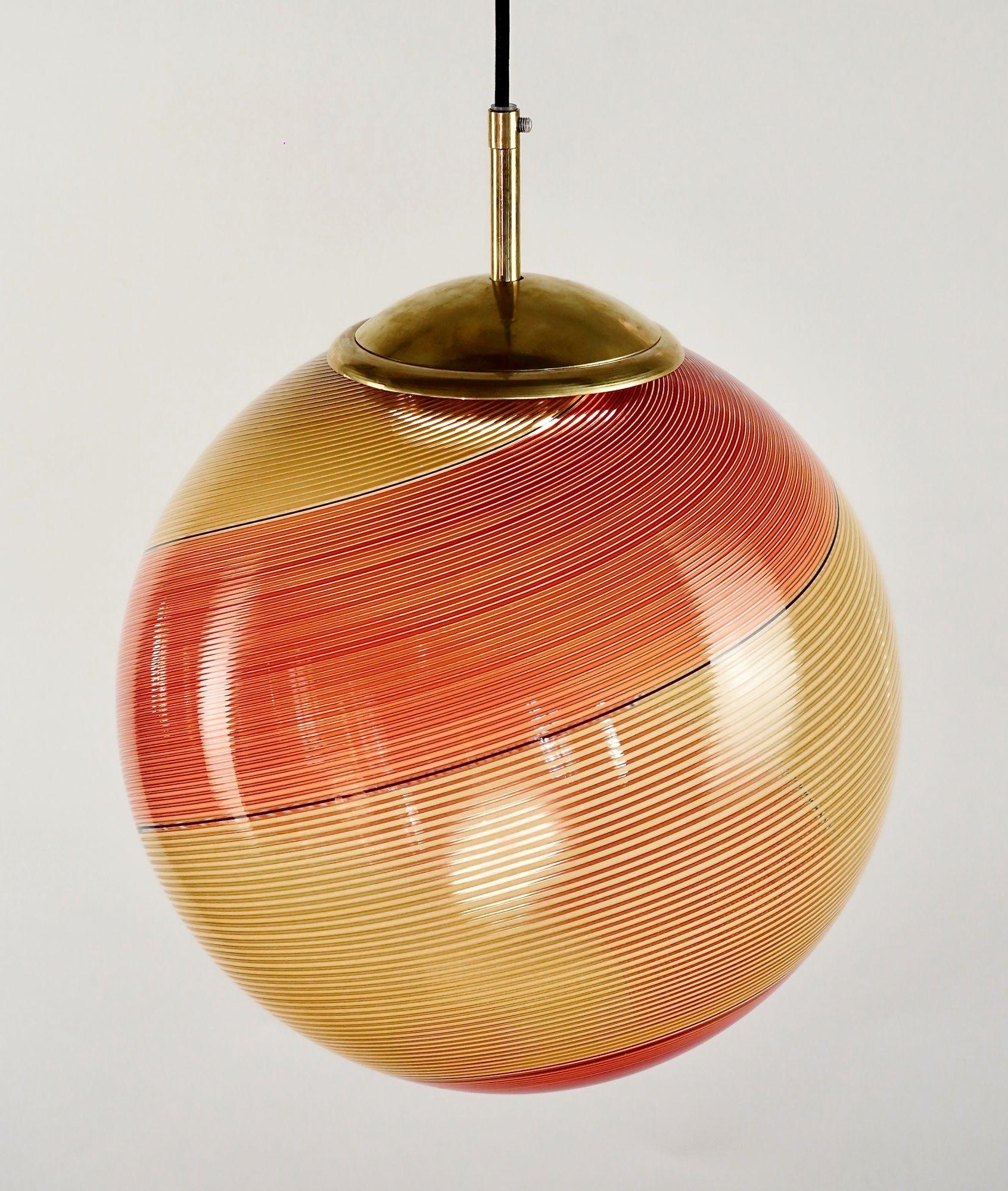 Gaia, sfera in vetro di Murano Ambra e Mezza Filigrana Rossa, Silvio Piattelli Design in vendita 5