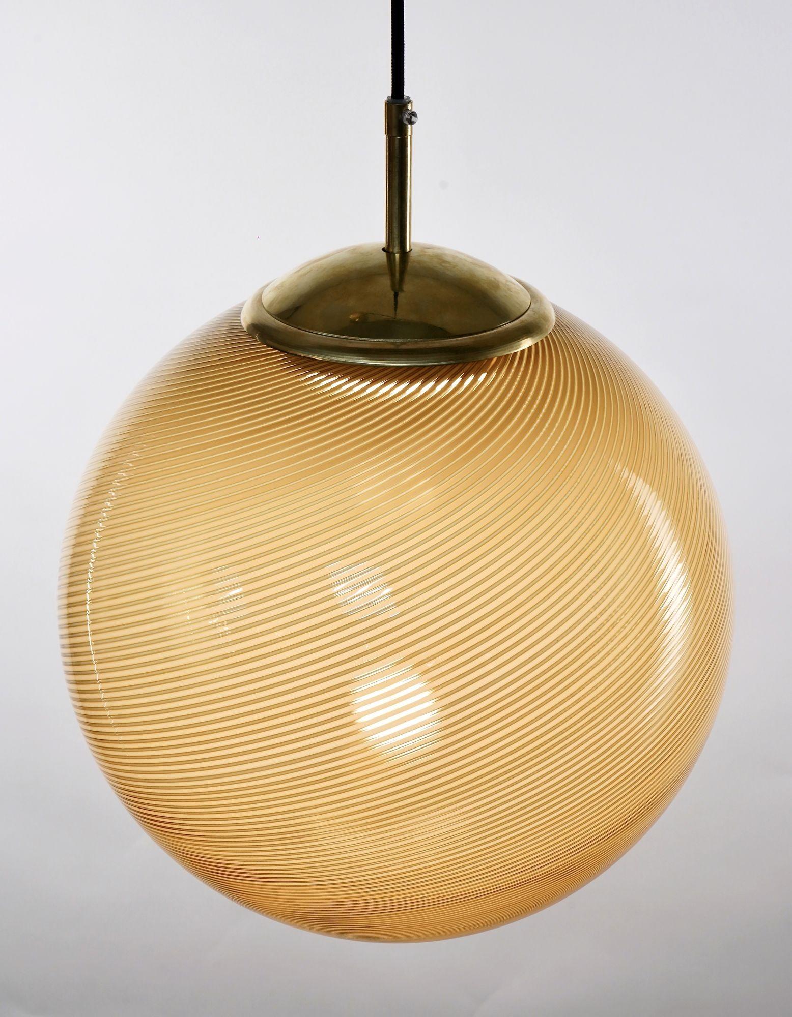 sphère en verre de Murano ambré Mezza Filigrana Tessuto, Silvio Piattelli Design en vente 7